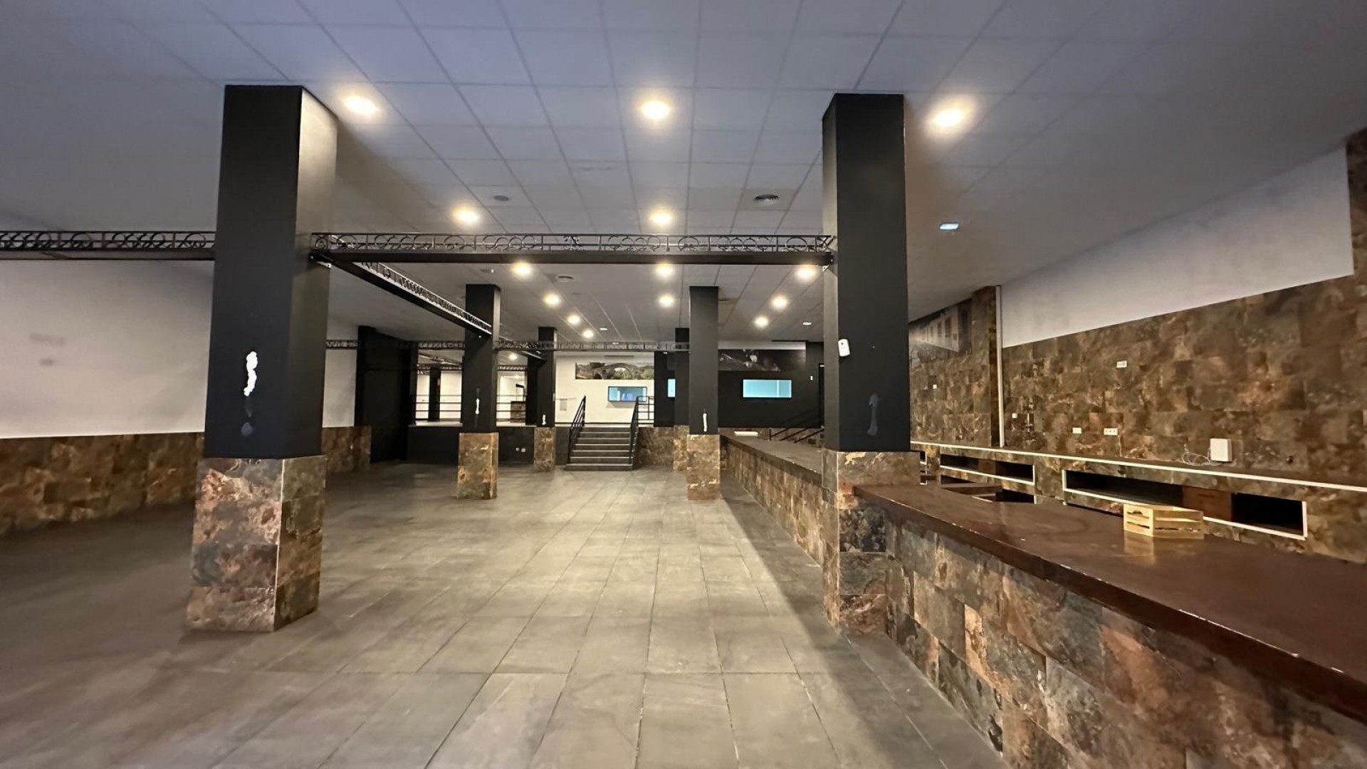 Sale - Commercial -
Torrevieja - Paseo maritimo