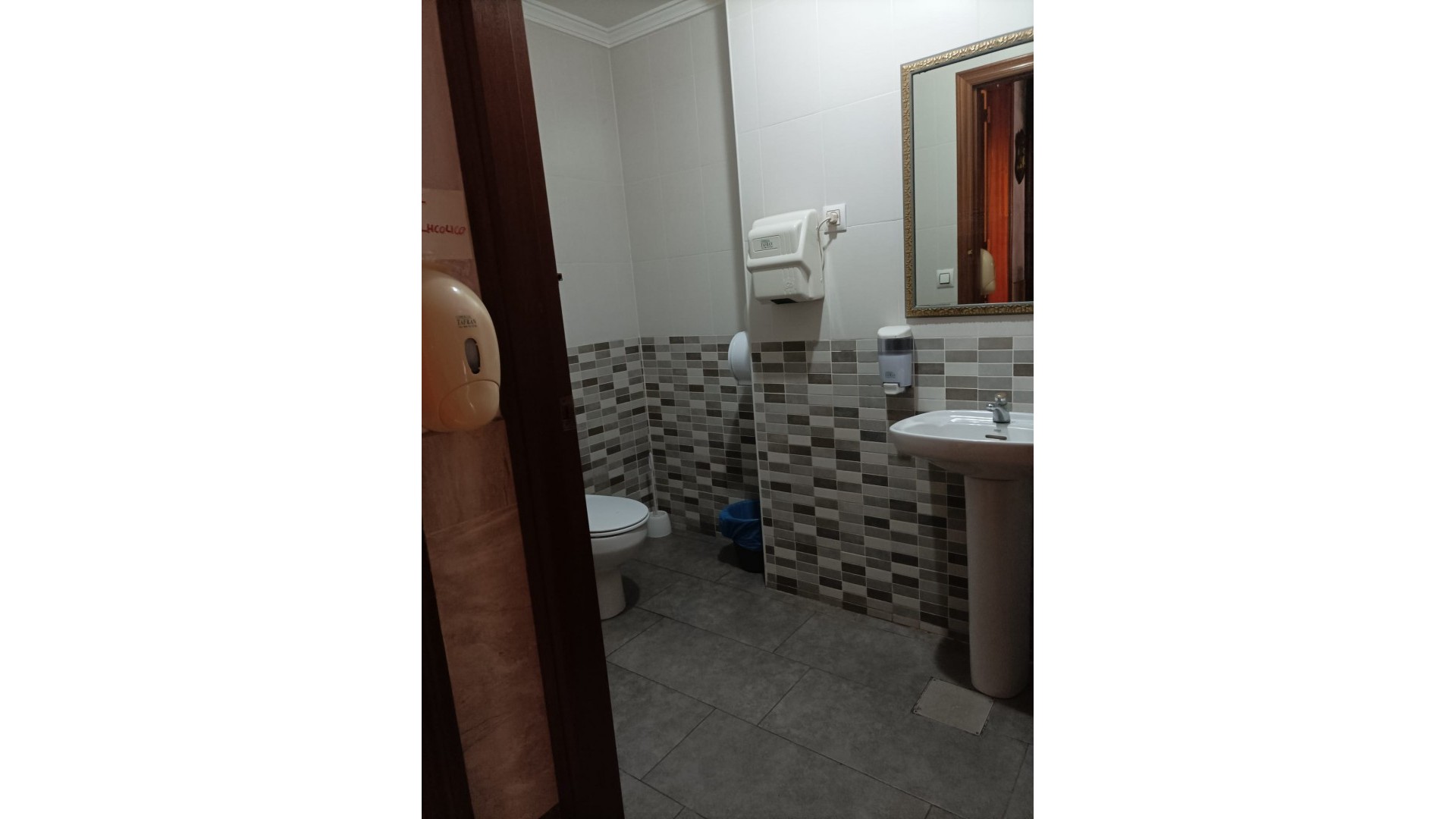 Sale - Commercial -
Torrevieja