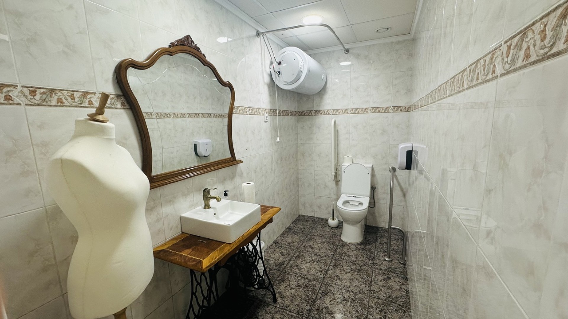 Sale - Commercial -
Torrevieja