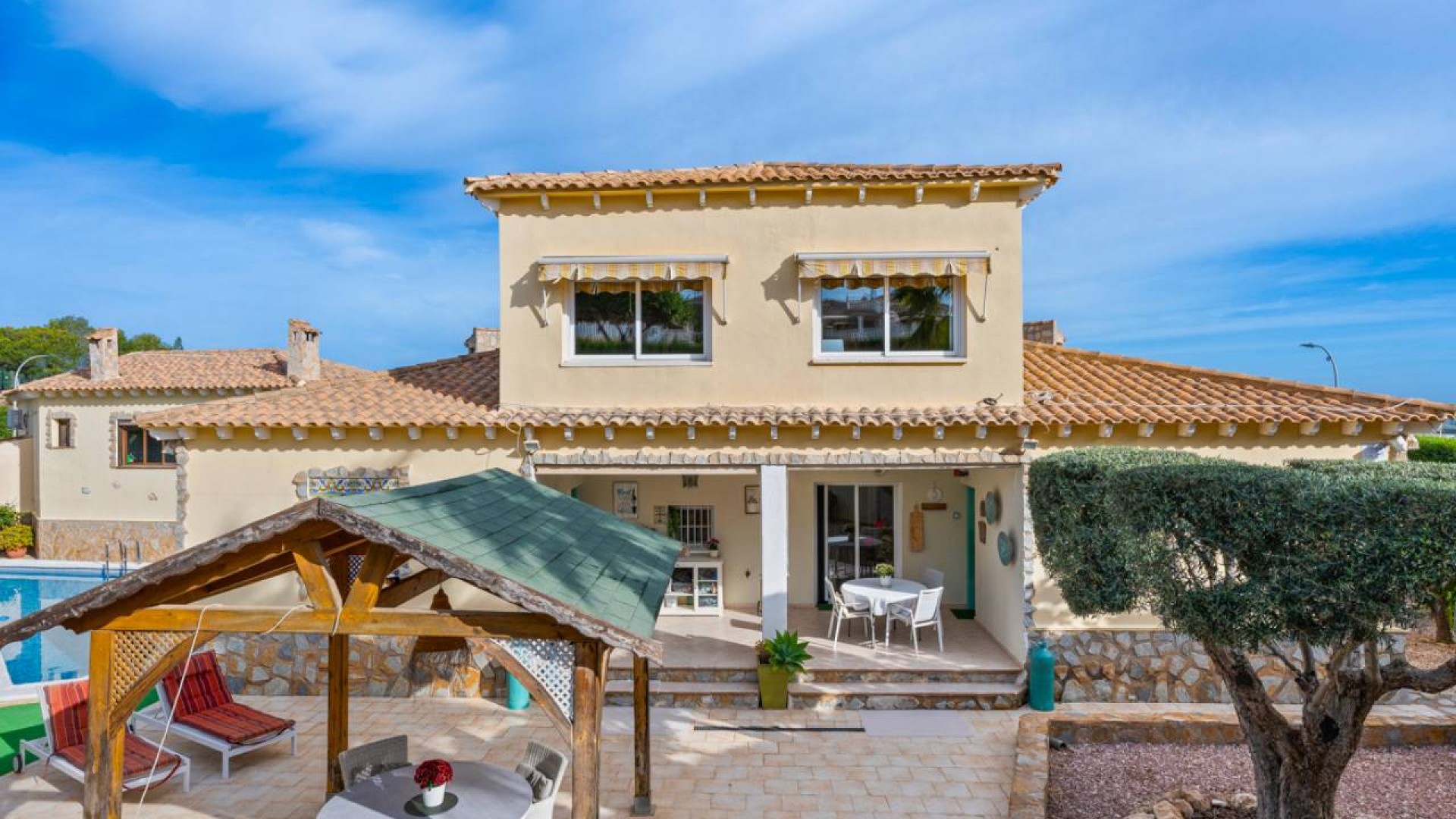 Sale - Detached Villa -
Algorfa - Castillo de montemar