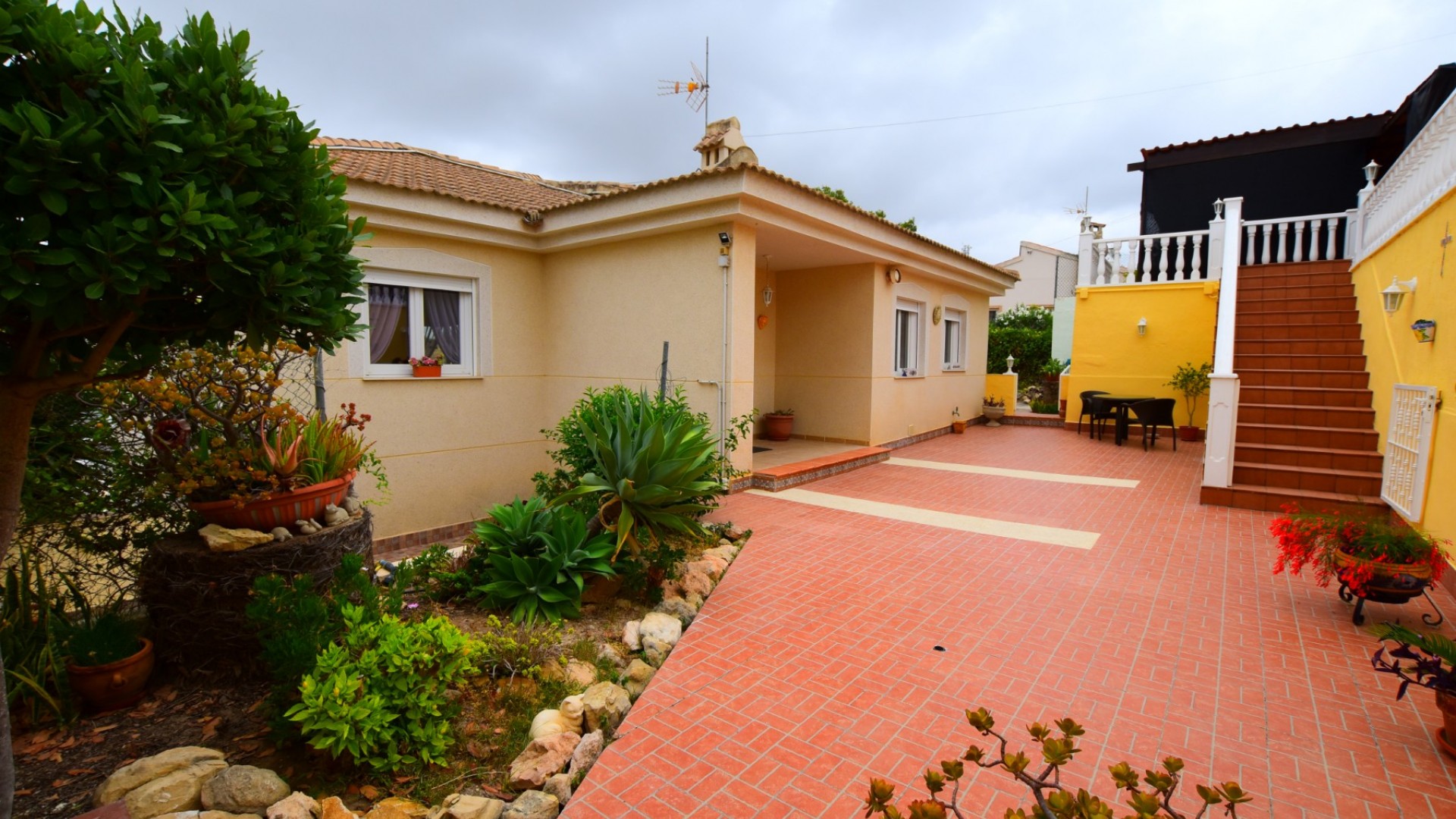 Sale - Detached Villa -
Algorfa - Montemar