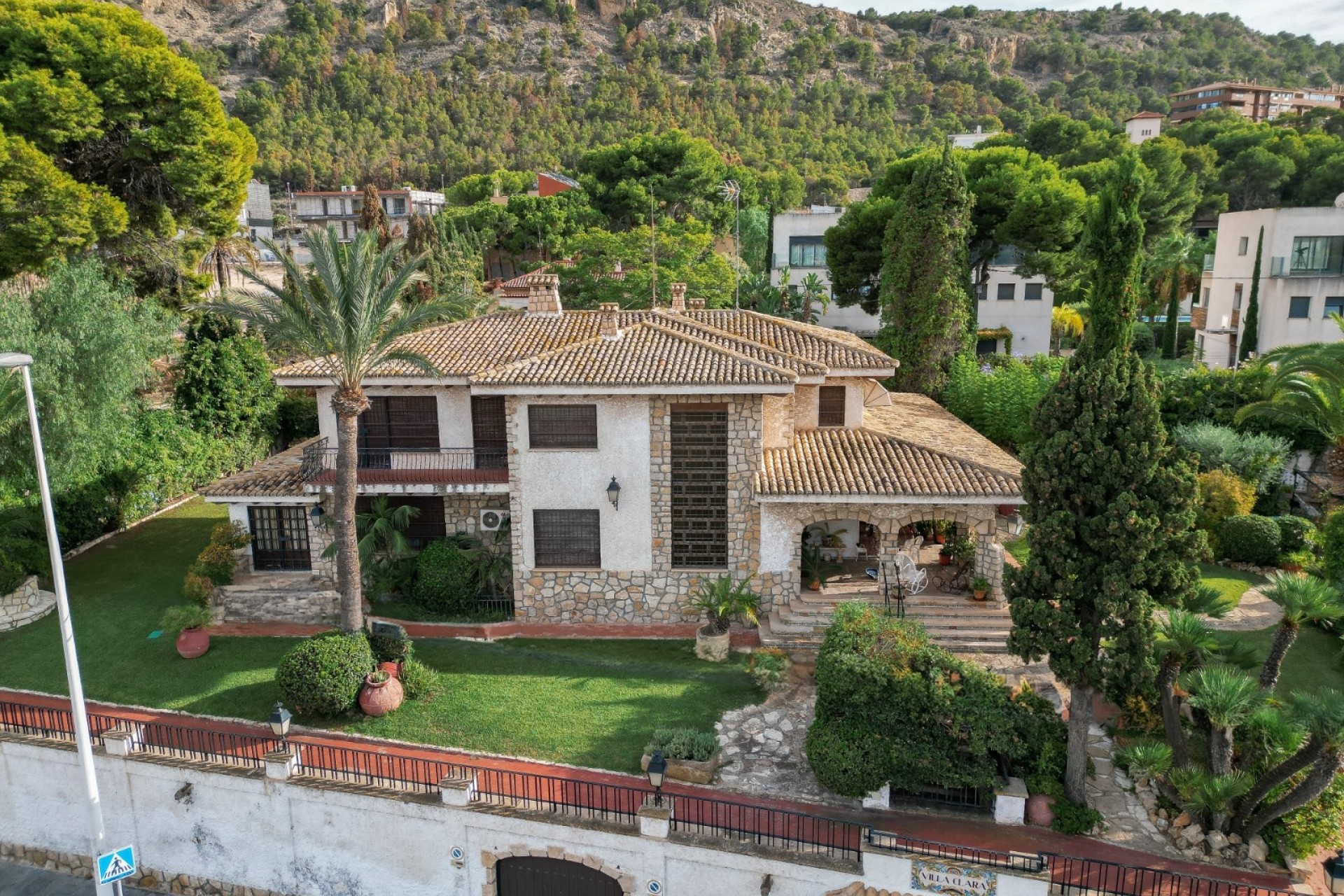 Sale - Detached Villa -
Alicante - Costa Blanca