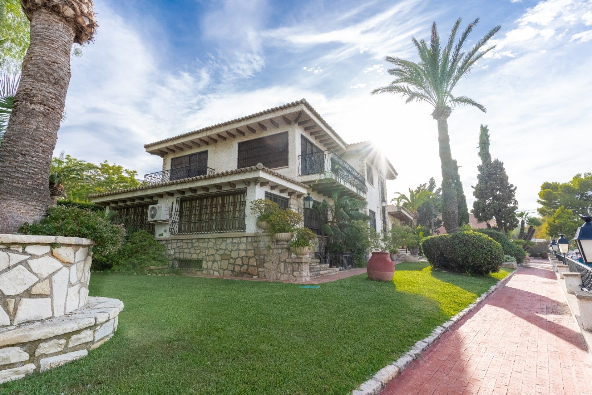 Sale - Detached Villa -
Alicante - Costa Blanca