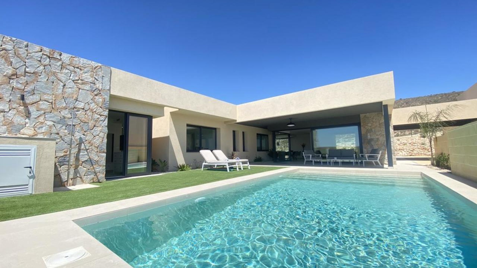 Sale - Detached Villa -
Altaona Golf and Country Village