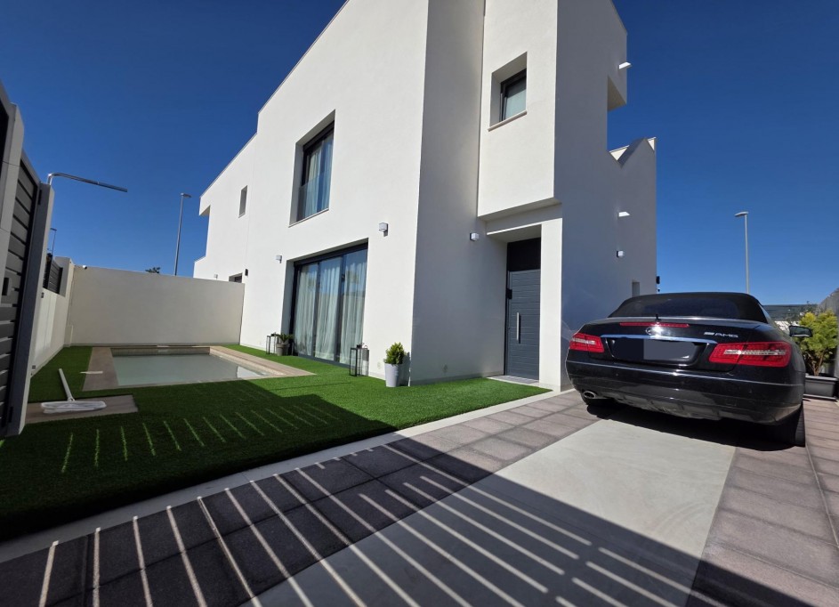 Sale - Detached Villa -
Benijofar