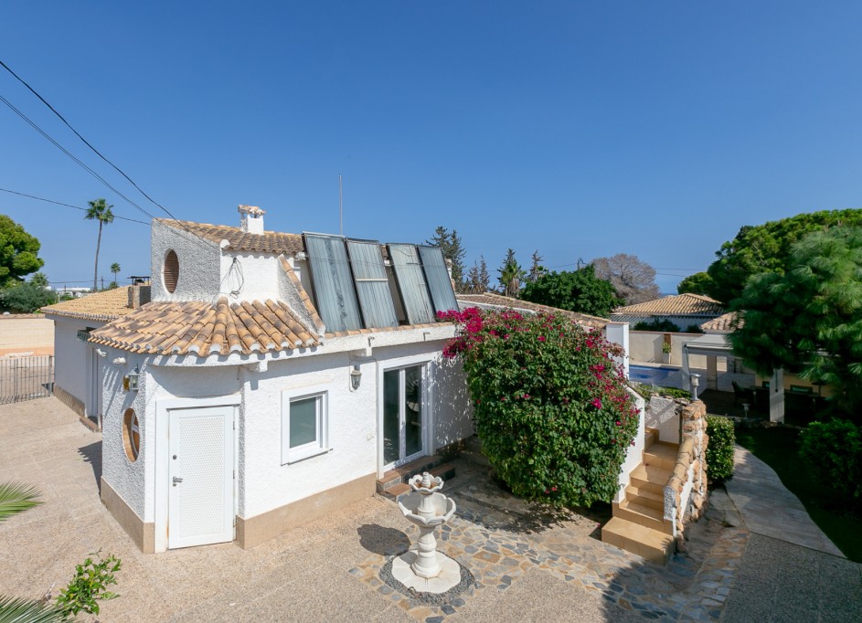 Sale - Detached Villa -
Campoamor - Lomas de Don Juan