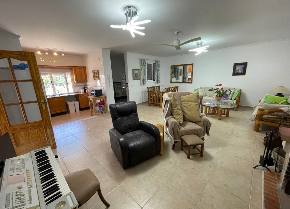 Sale - Detached Villa -
Daya Nueva