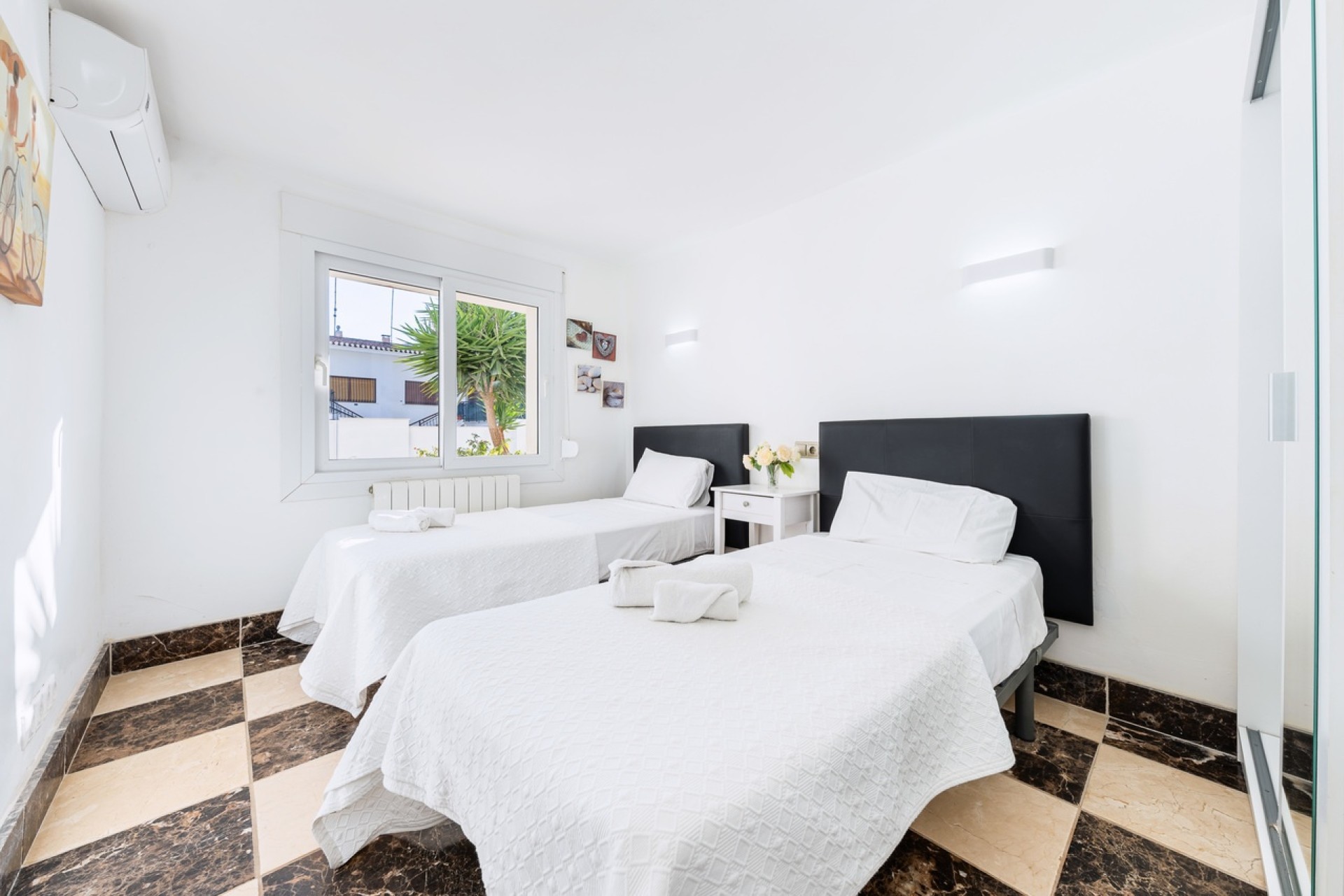 Sale - Detached Villa -
Dehesa de Campoamor - Costa Blanca