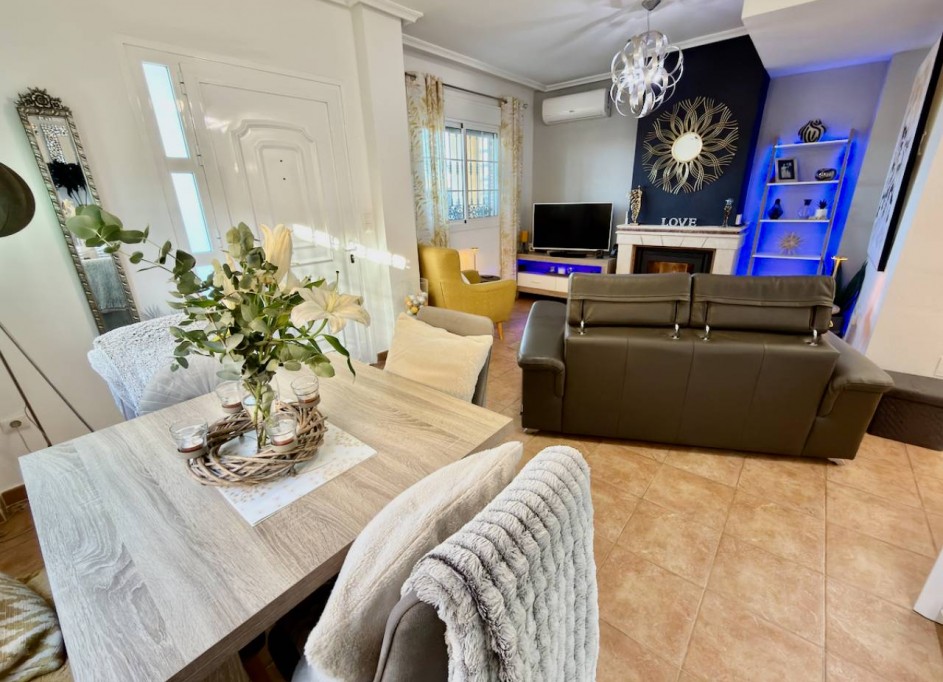 Sale - Detached Villa -
Guardamar del Segura - EL RASO