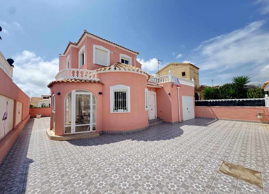 Sale - Detached Villa -
La Florida