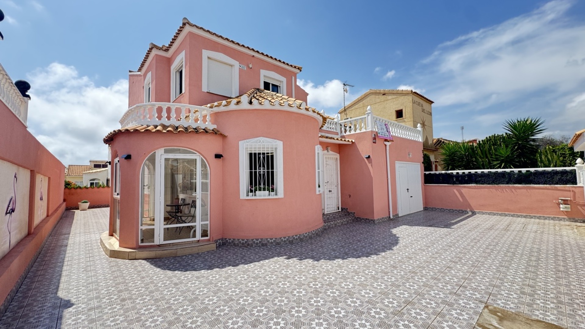 Sale - Detached Villa -
La Florida