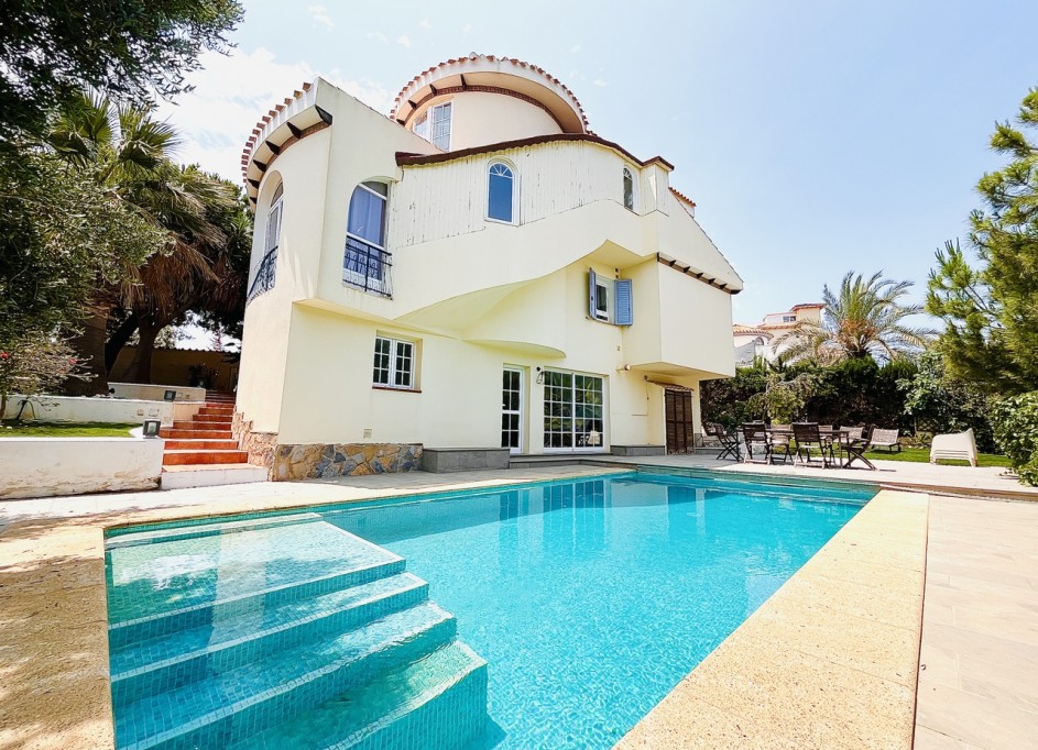 Sale - Detached Villa -
La Zenia