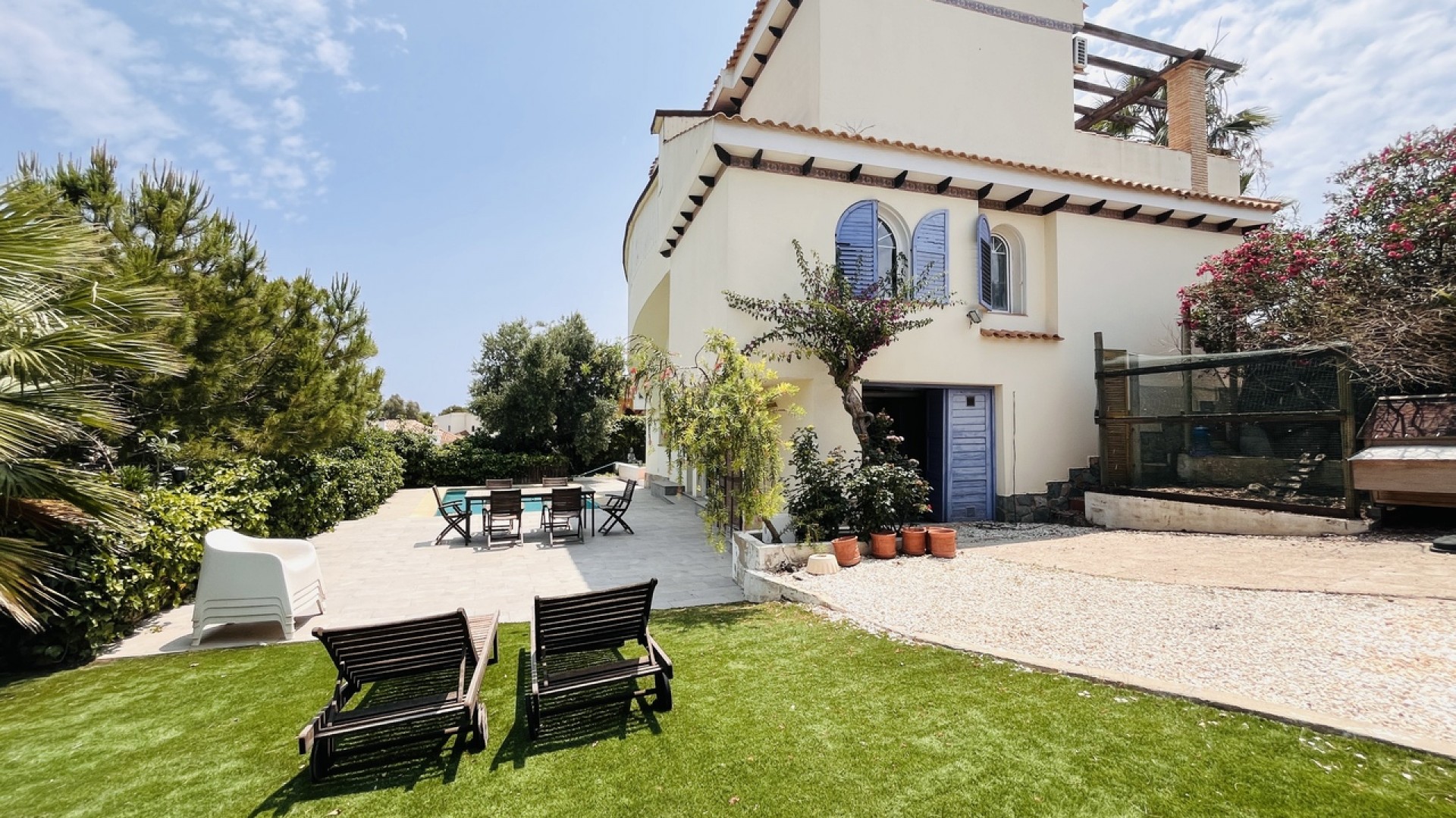 Sale - Detached Villa -
La Zenia