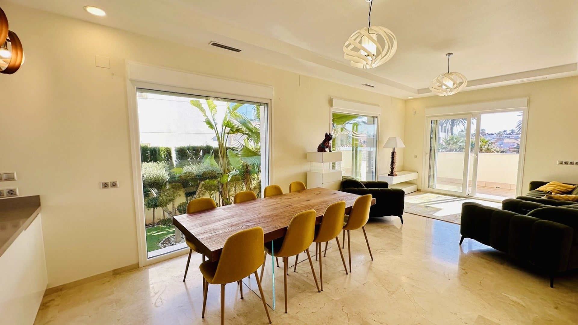 Sale - Detached Villa -
La Zenia