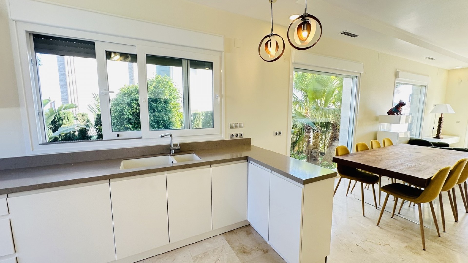 Sale - Detached Villa -
La Zenia