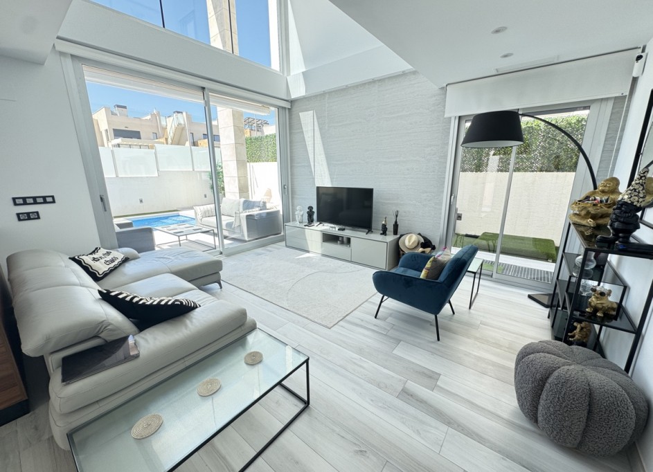 Sale - Detached Villa -
Lomas de Cabo Roig