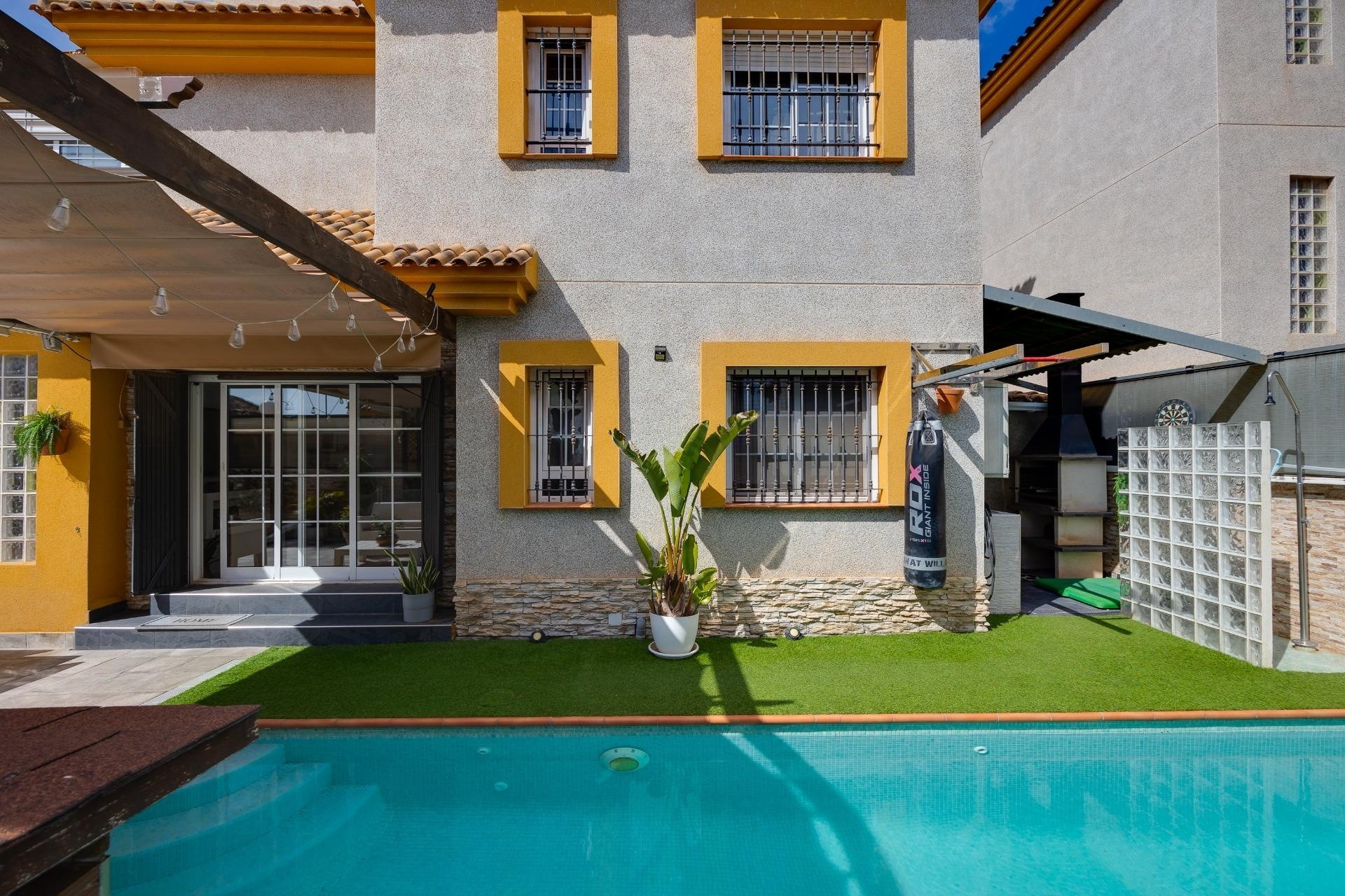 Sale - Detached Villa -
Los Montesinos - La Herada