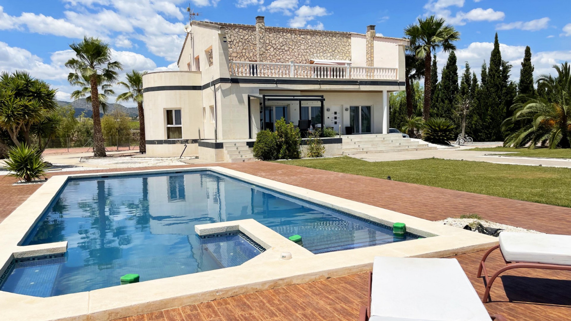 Sale - Detached Villa -
Novelda