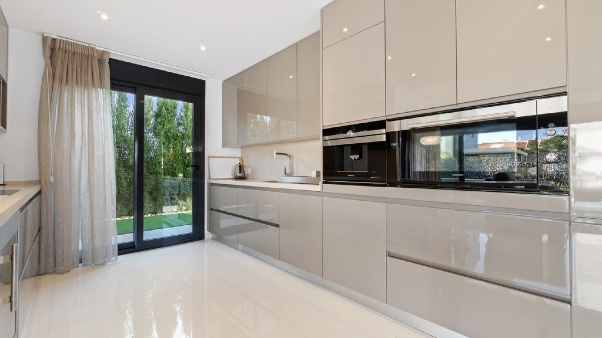 Sale - Detached Villa -
Orihuela Costa - Agua Marina