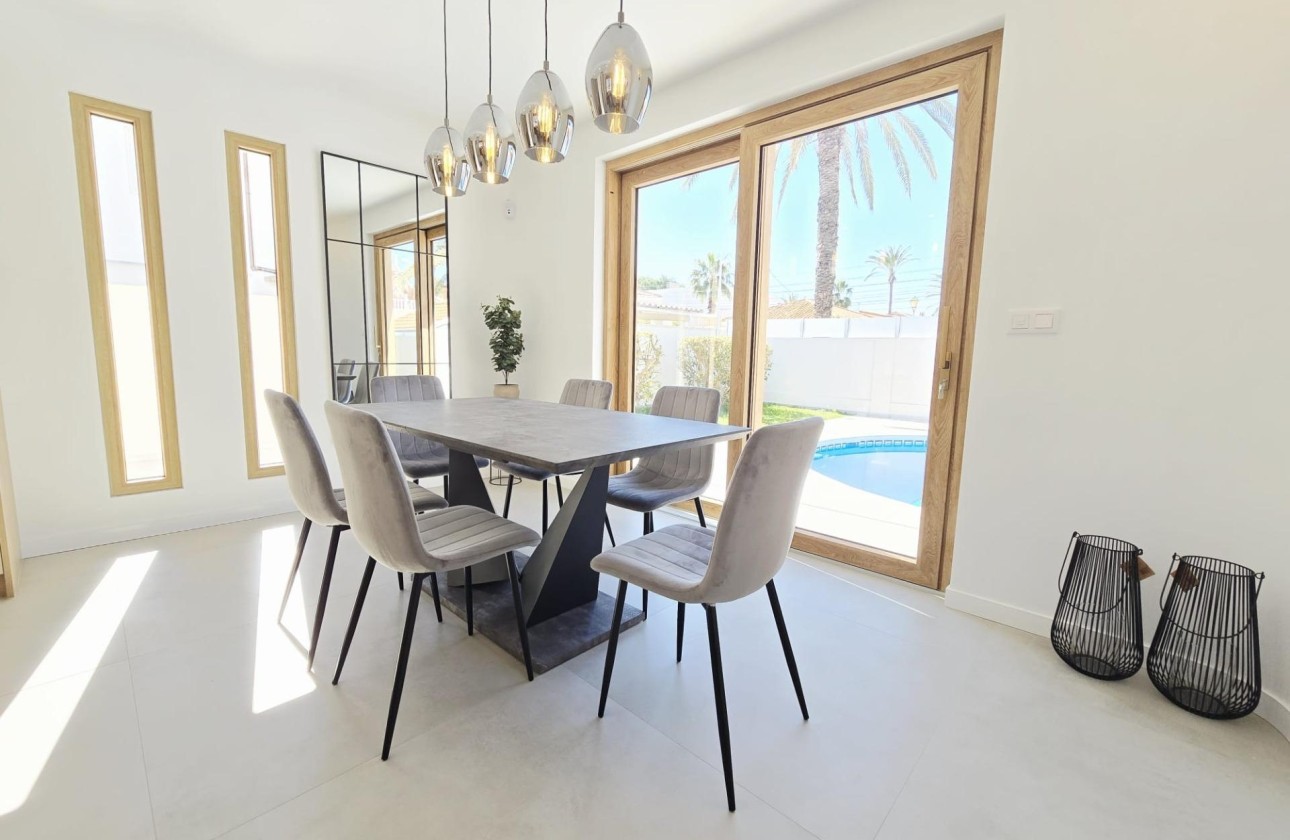 Sale - Detached Villa -
Orihuela Costa - Cabo Roig