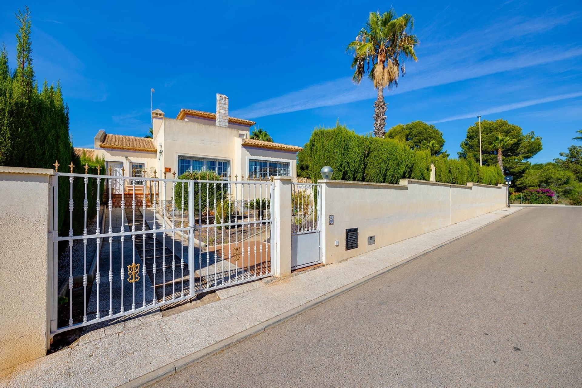 Sale - Detached Villa -
Orihuela Costa - Costa Blanca