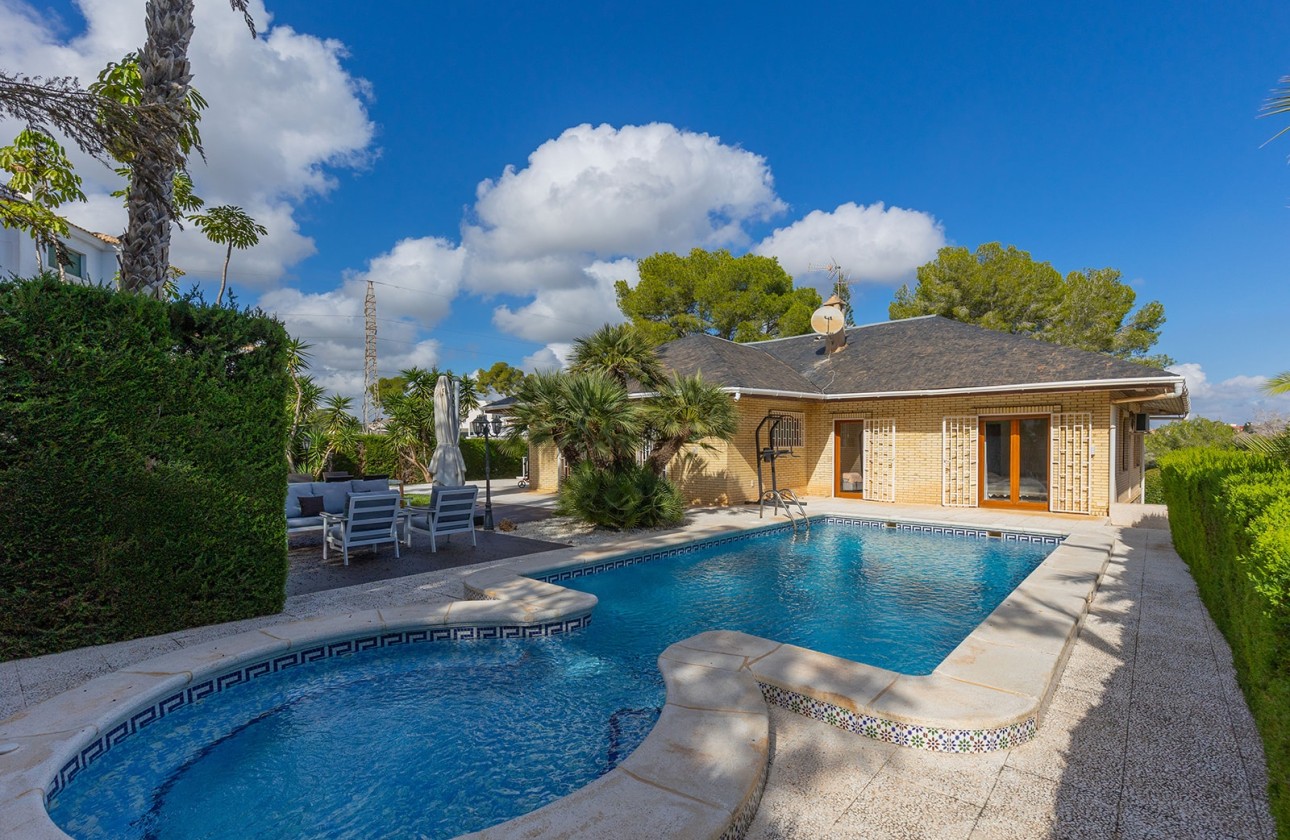 Sale - Detached Villa -
Orihuela Costa - Costa Blanca