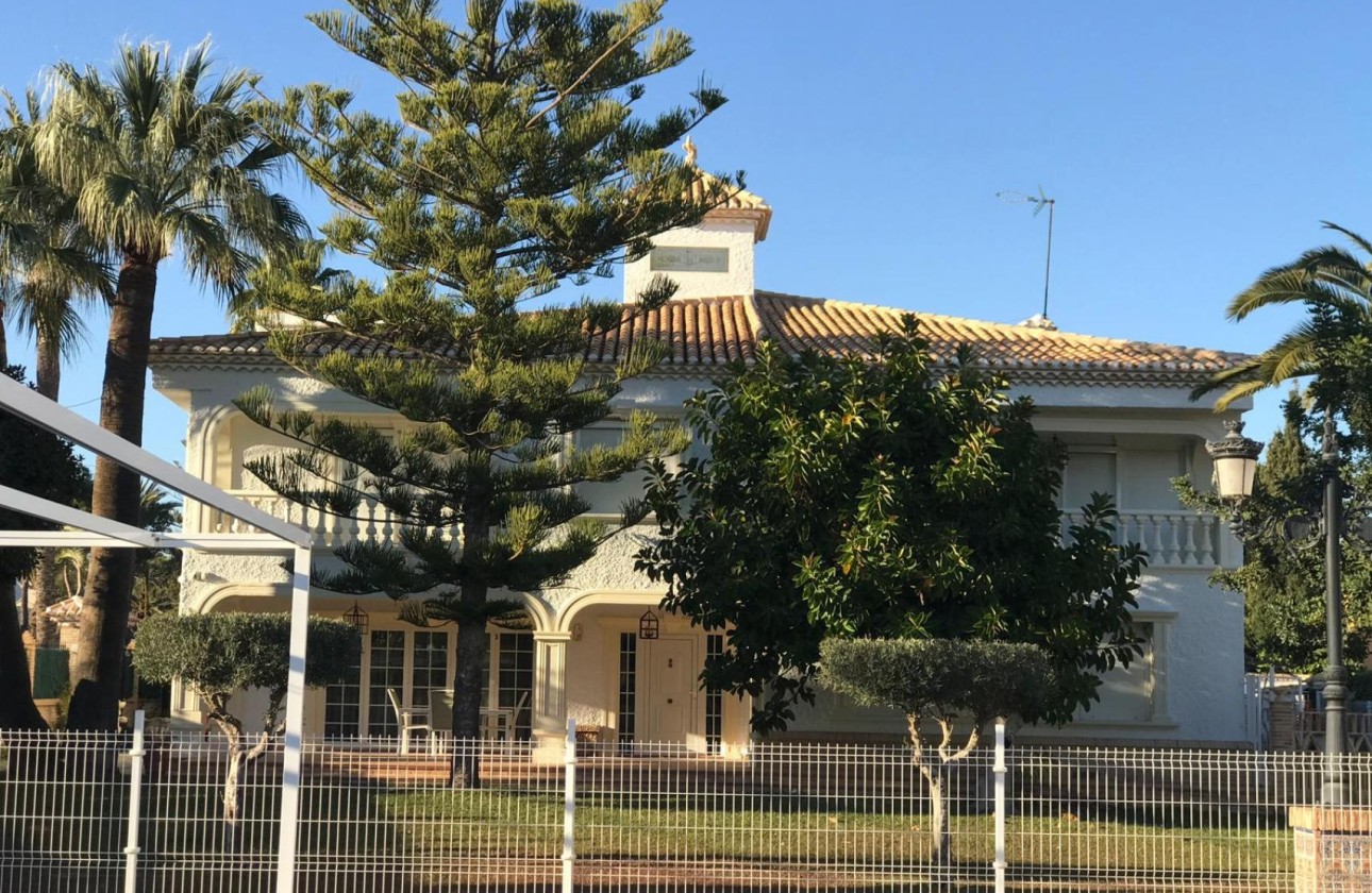 Sale - Detached Villa -
Orihuela Costa - Costa Blanca