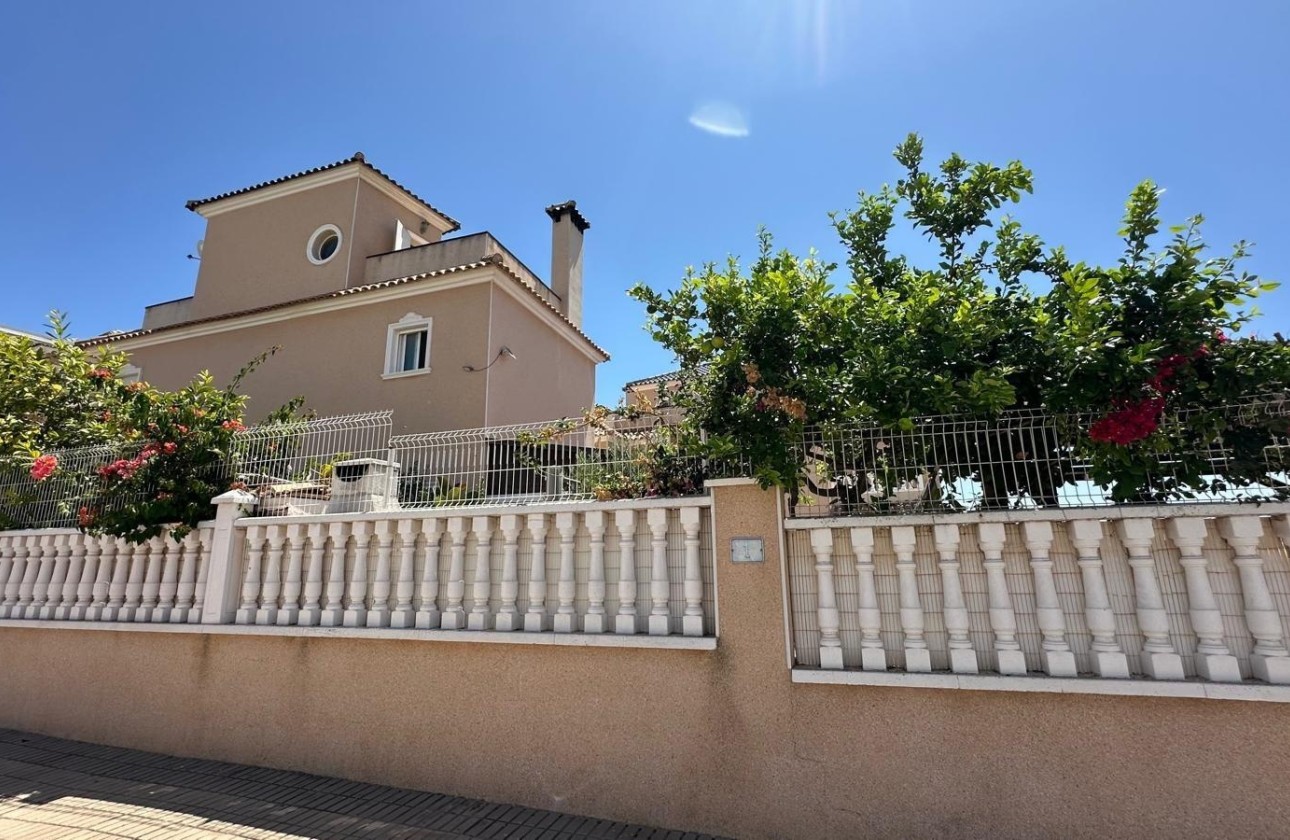 Sale - Detached Villa -
Orihuela Costa - La Regia