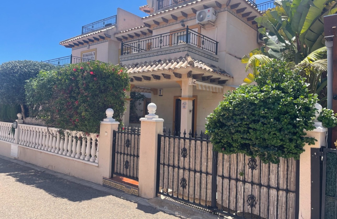 Sale - Detached Villa -
Orihuela Costa - La Regia