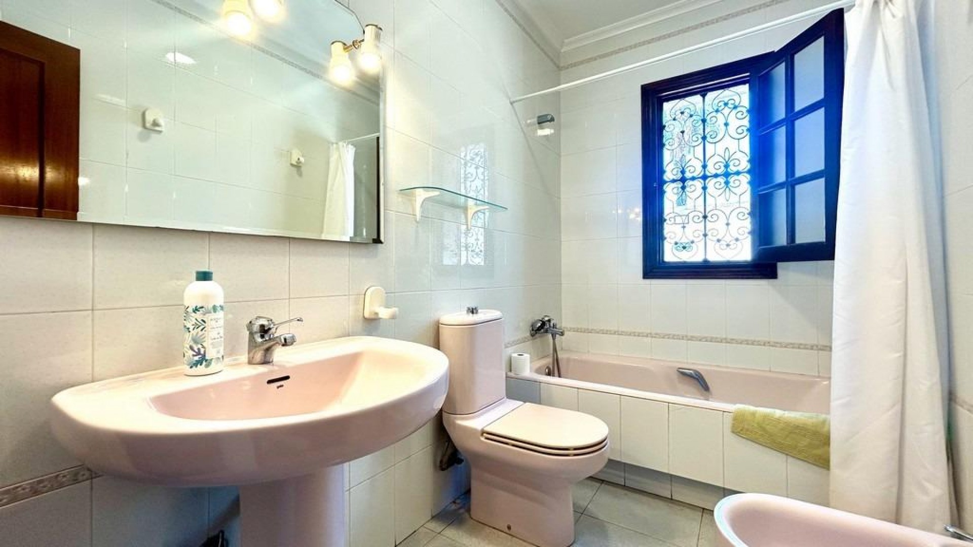 Sale - Detached Villa -
Orihuela Costa - La Zenia