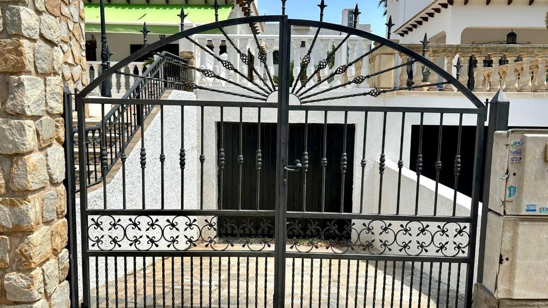 Sale - Detached Villa -
Orihuela Costa - La Zenia