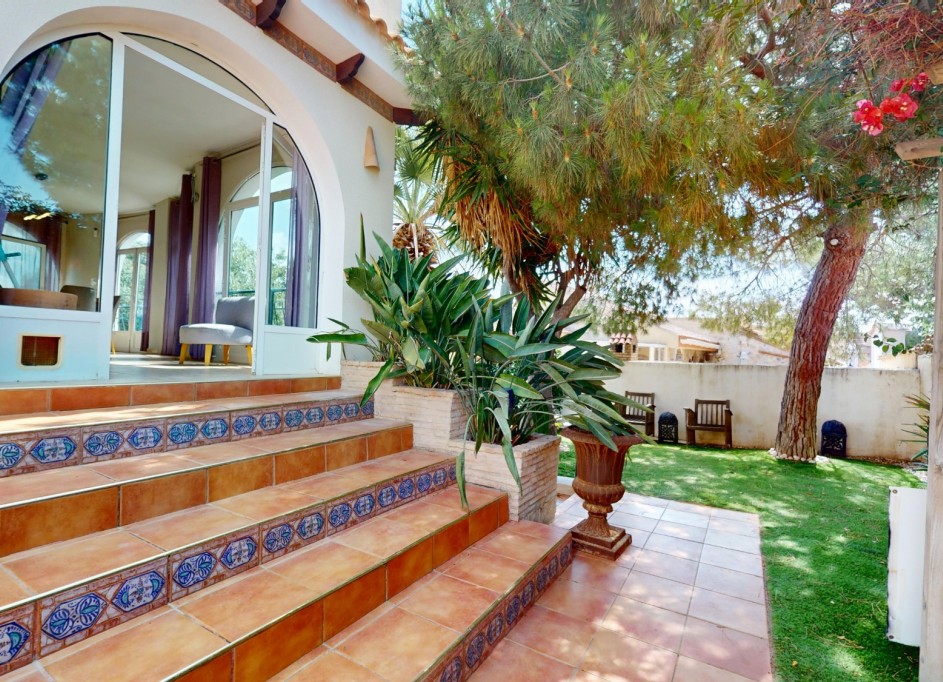 Sale - Detached Villa -
Orihuela Costa - La Zenia