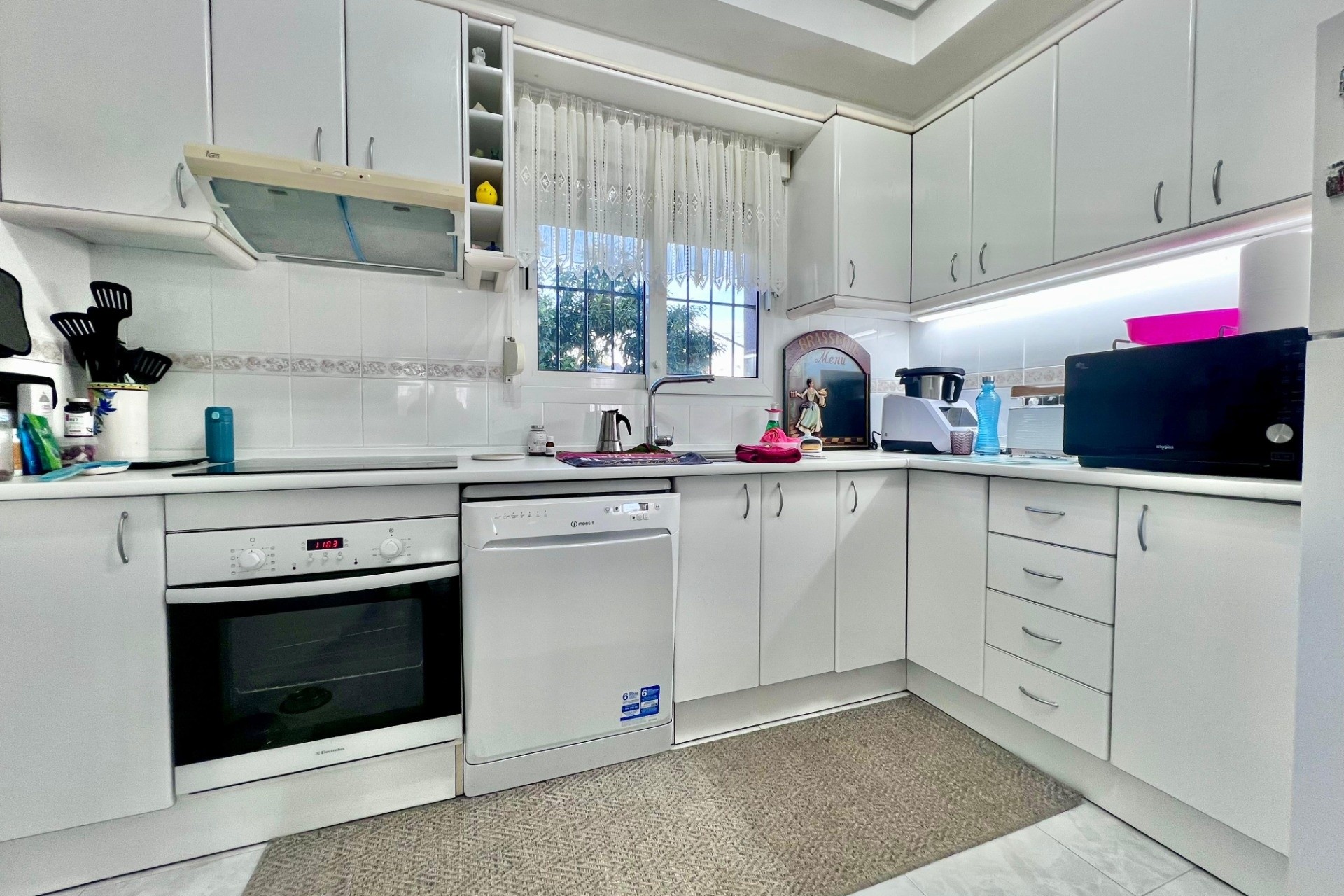 Sale - Detached Villa -
Orihuela Costa - La Zenia