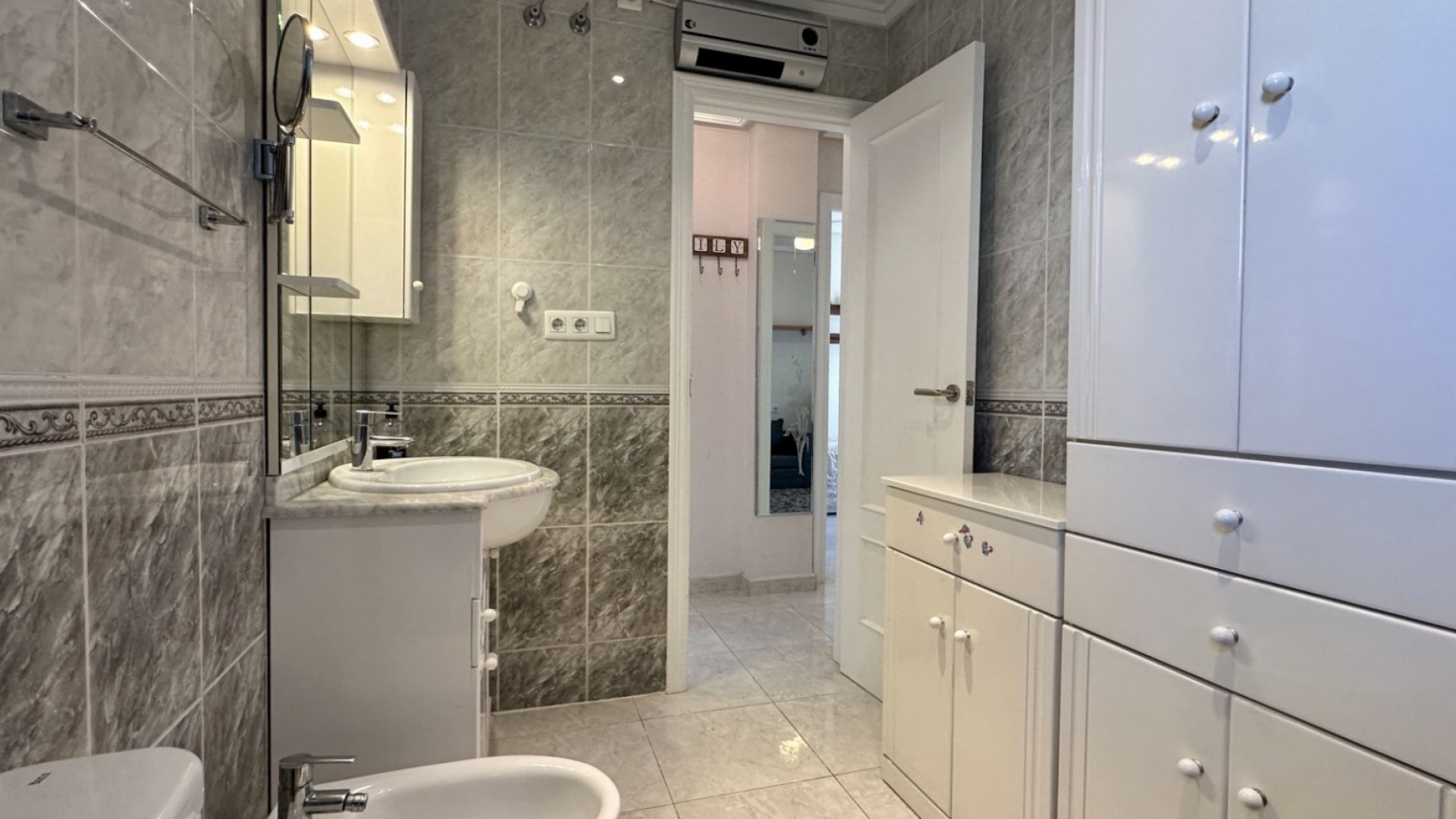 Sale - Detached Villa -
Orihuela Costa - Los Dolses