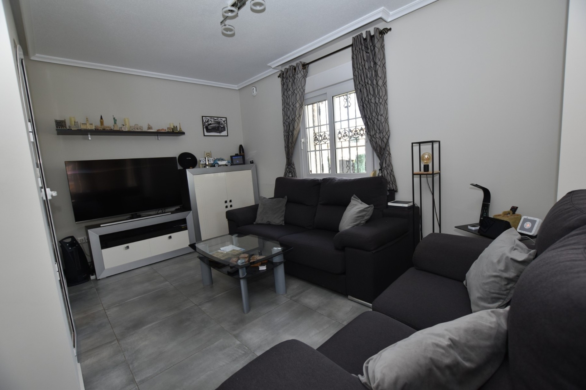 Sale - Detached Villa -
Orihuela Costa - Los Dolses