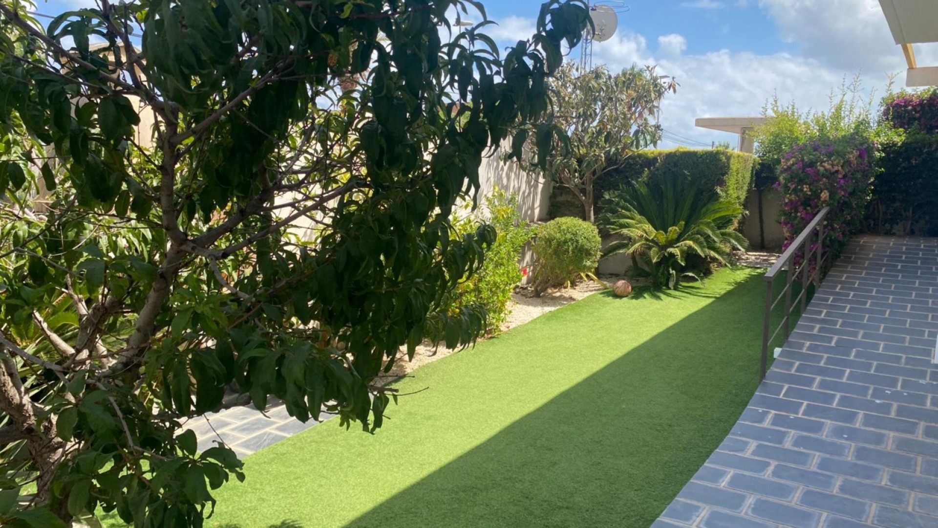 Sale - Detached Villa -
Orihuela Costa - Mil Palmeras