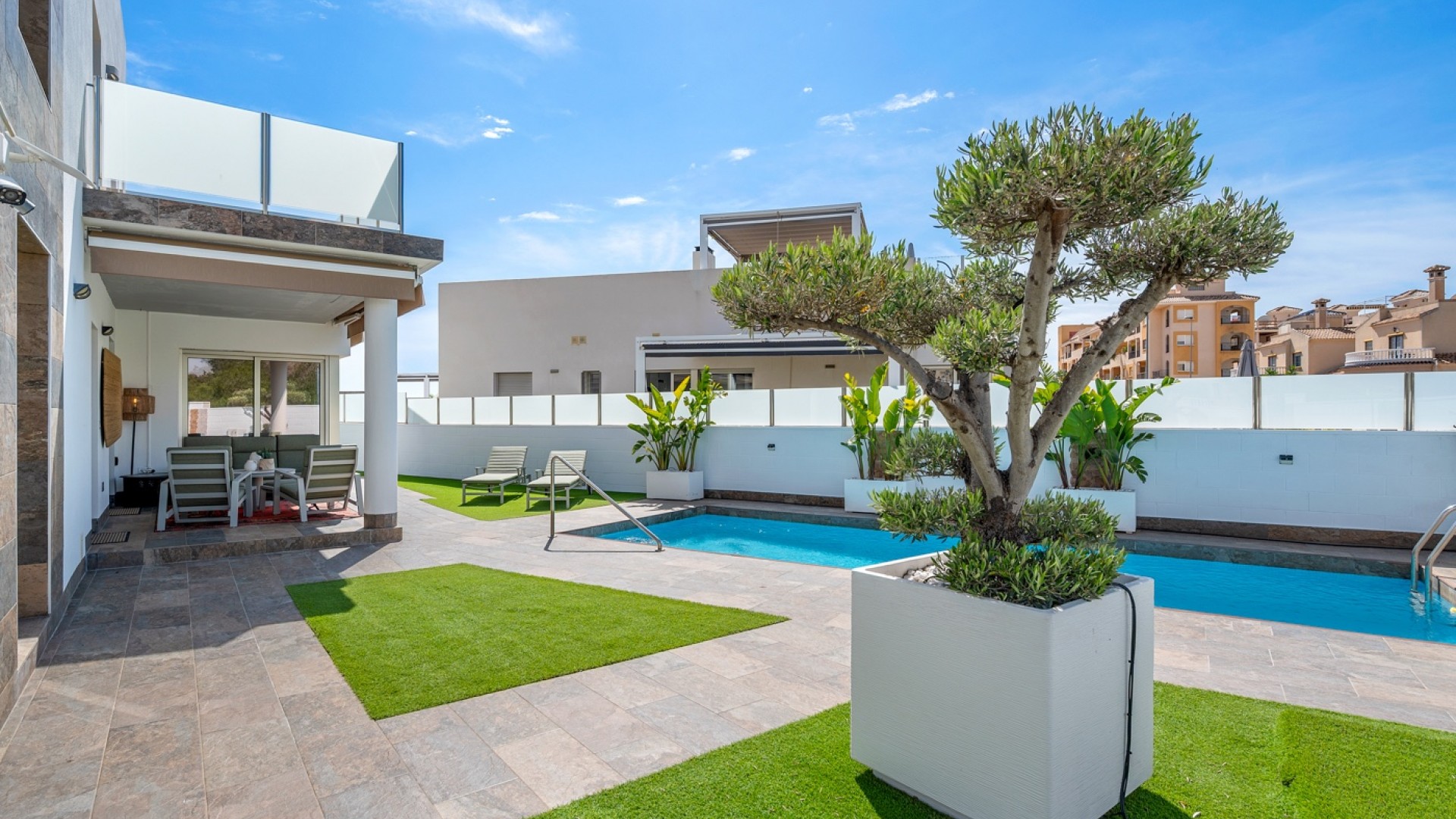 Sale - Detached Villa -
Orihuela Costa - Pau 8*