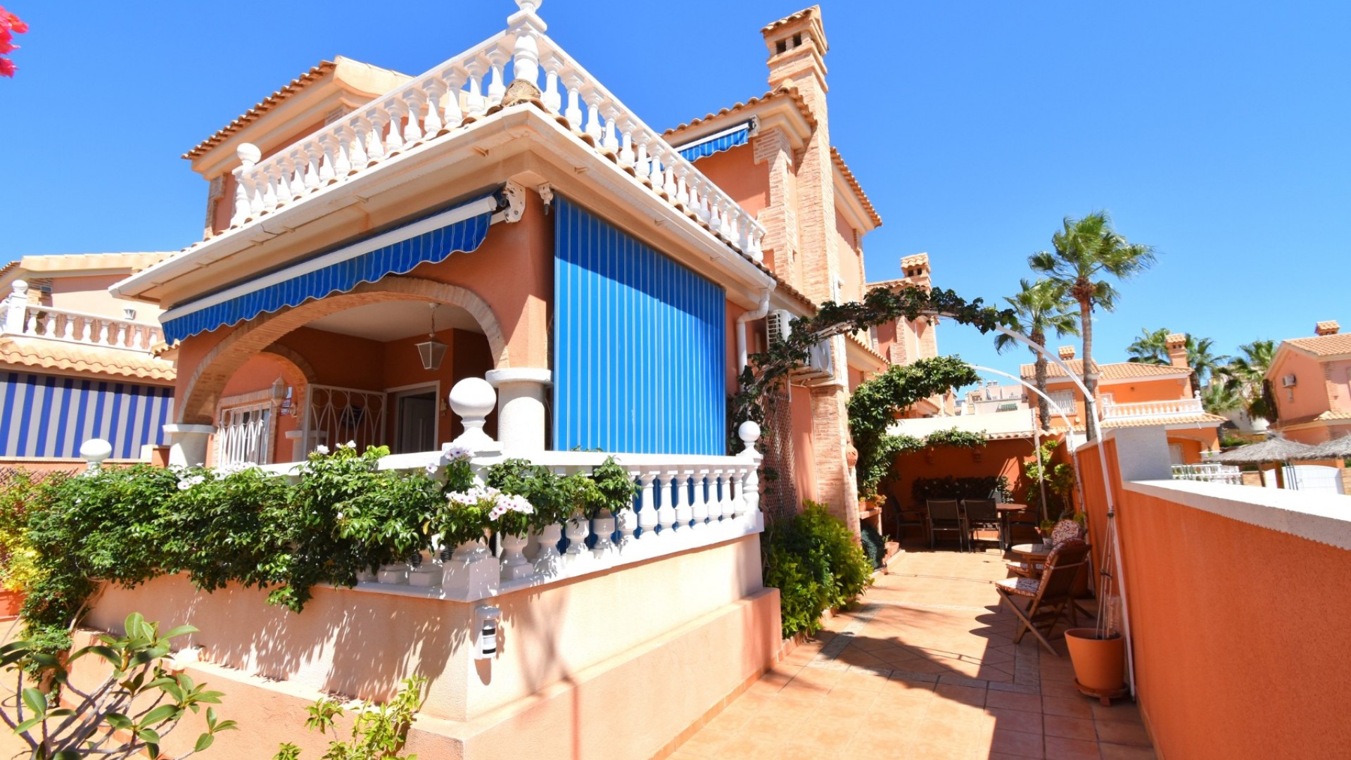 Sale - Detached Villa -
Orihuela Costa - Playa Flamenca