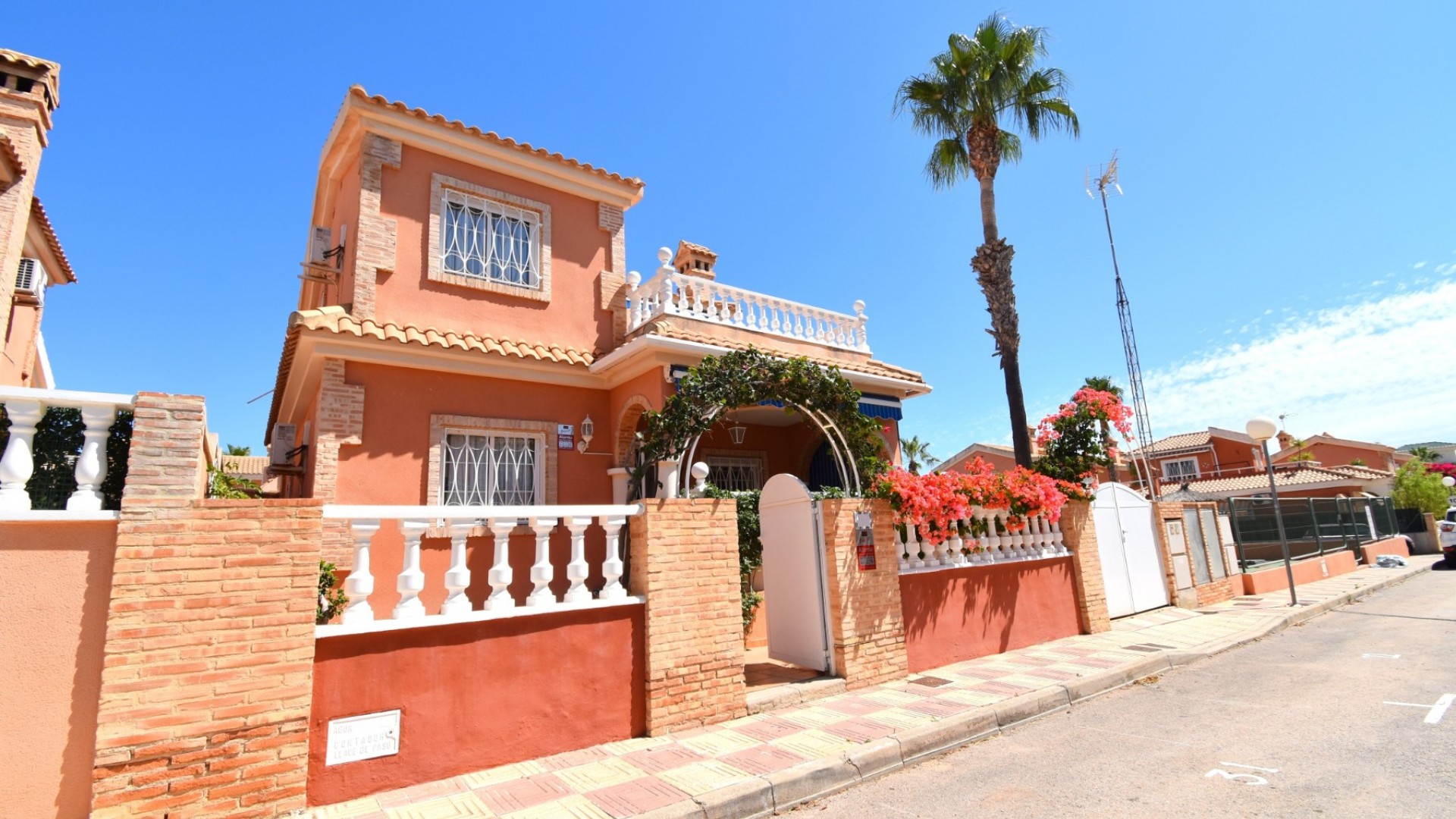 Sale - Detached Villa -
Orihuela Costa - Playa Flamenca