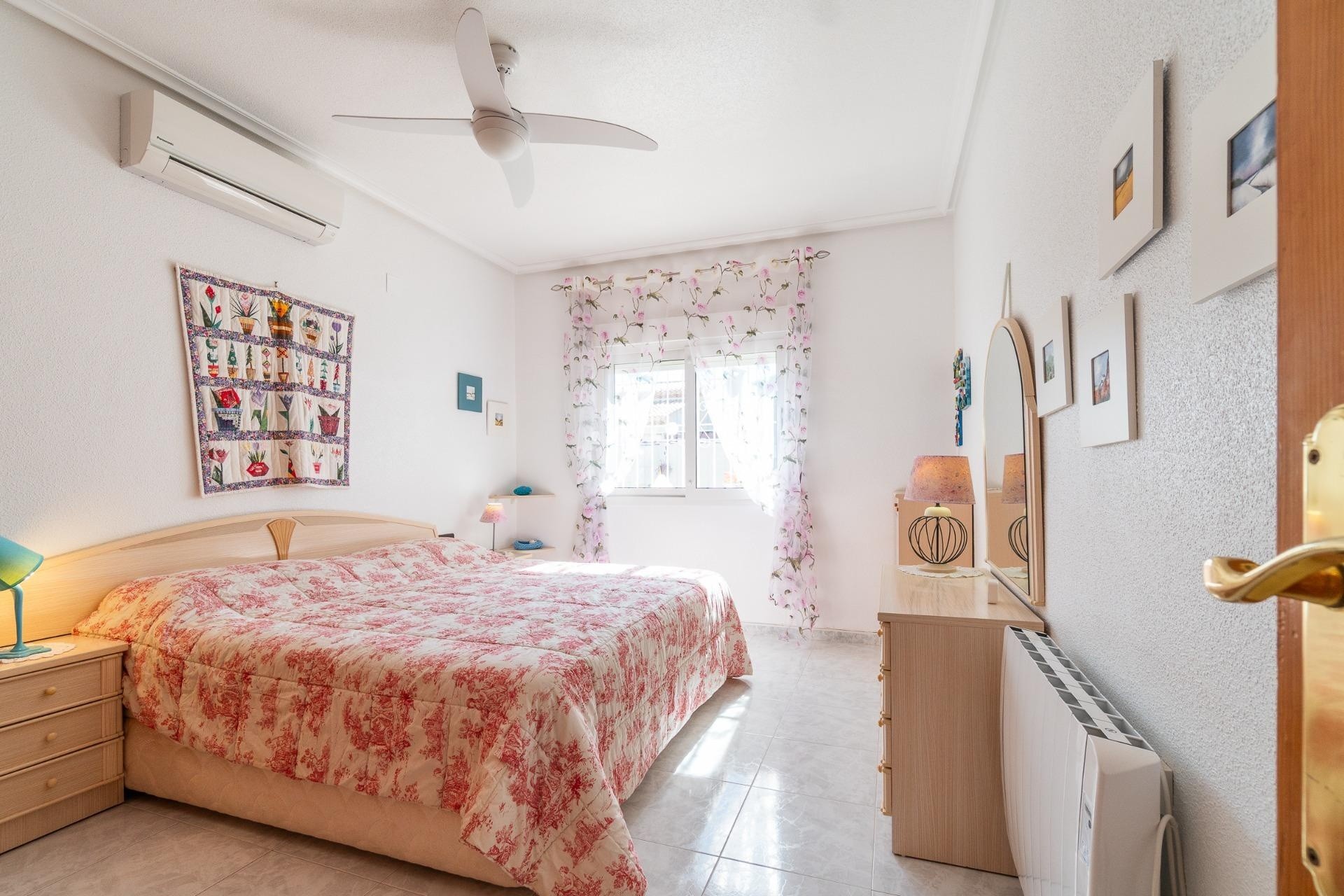Sale - Detached Villa -
Orihuela Costa - Playa Flamenca