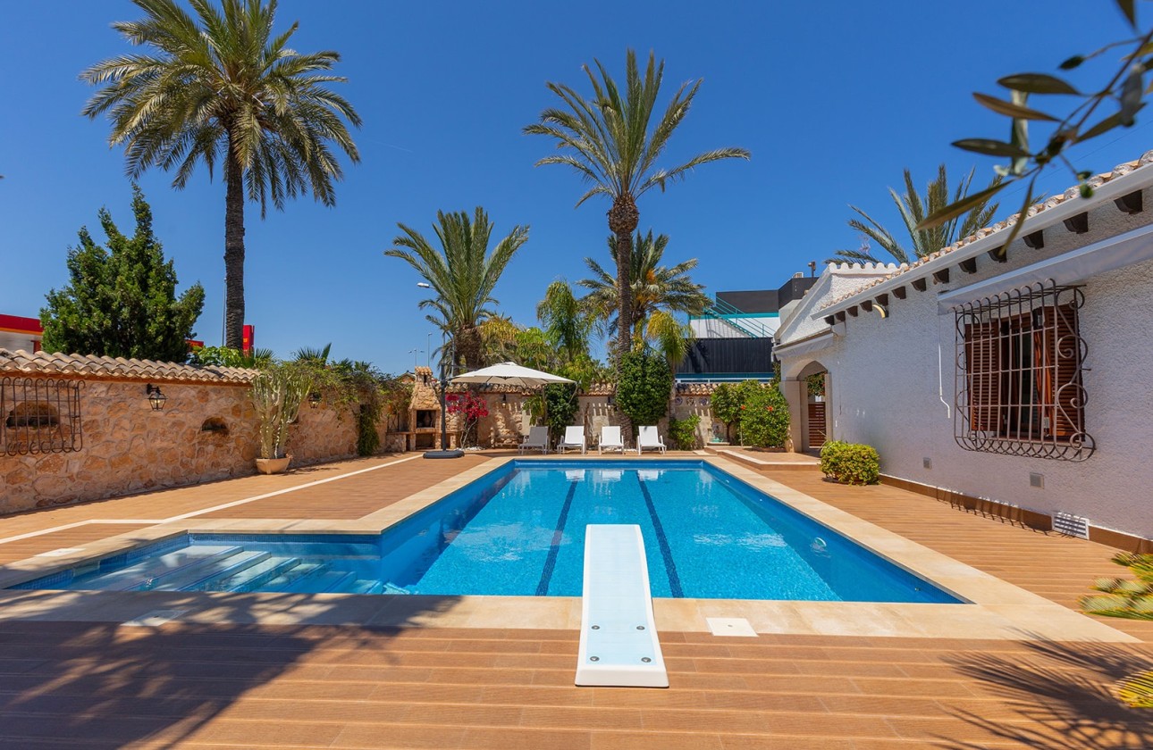 Sale - Detached Villa -
Orihuela Costa - Punta Prima