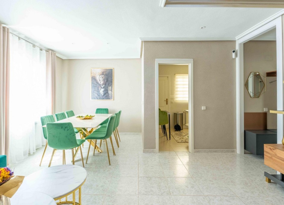 Sale - Detached Villa -
Orihuela Costa - Punta Prima