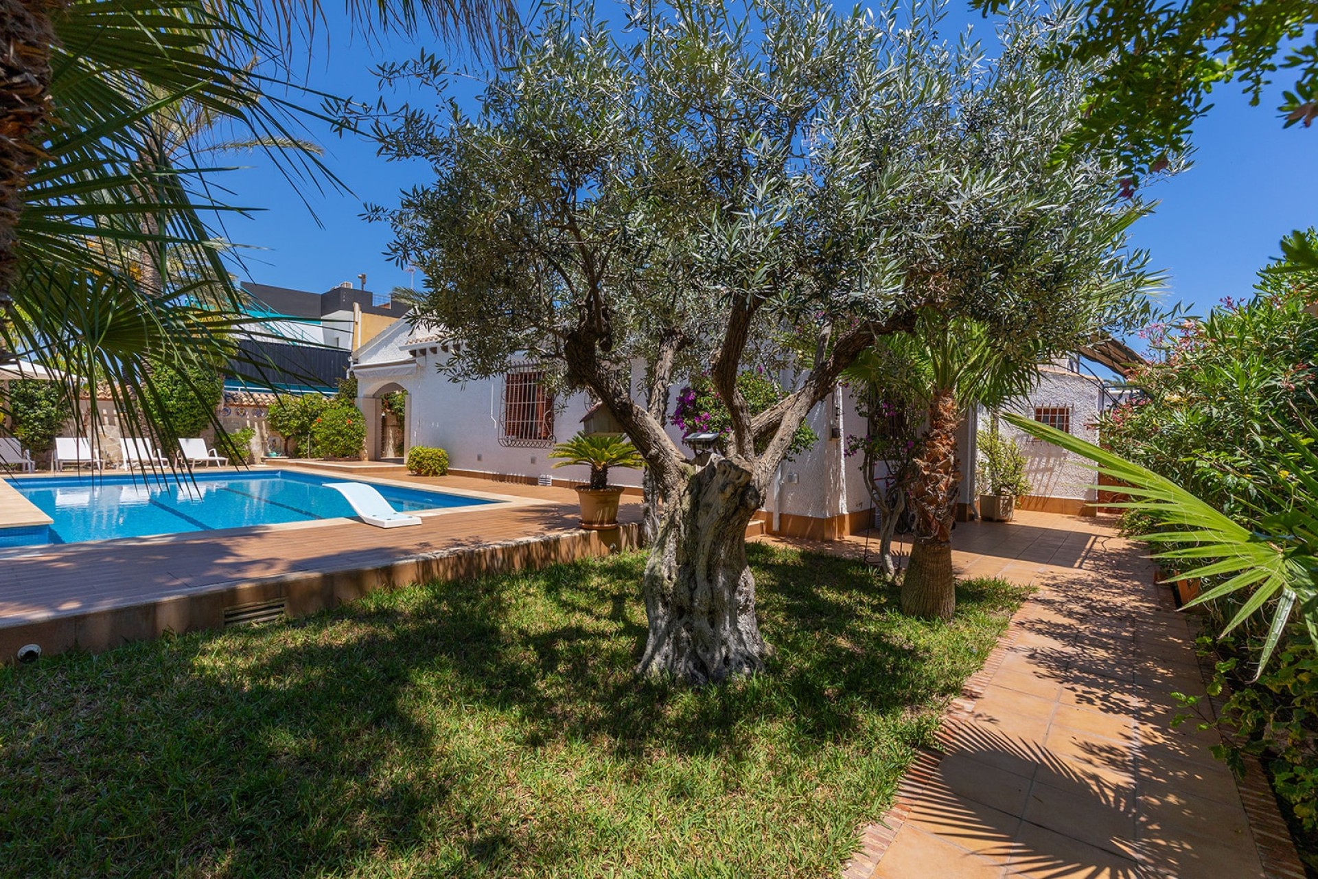 Sale - Detached Villa -
Orihuela Costa - Punta Prima