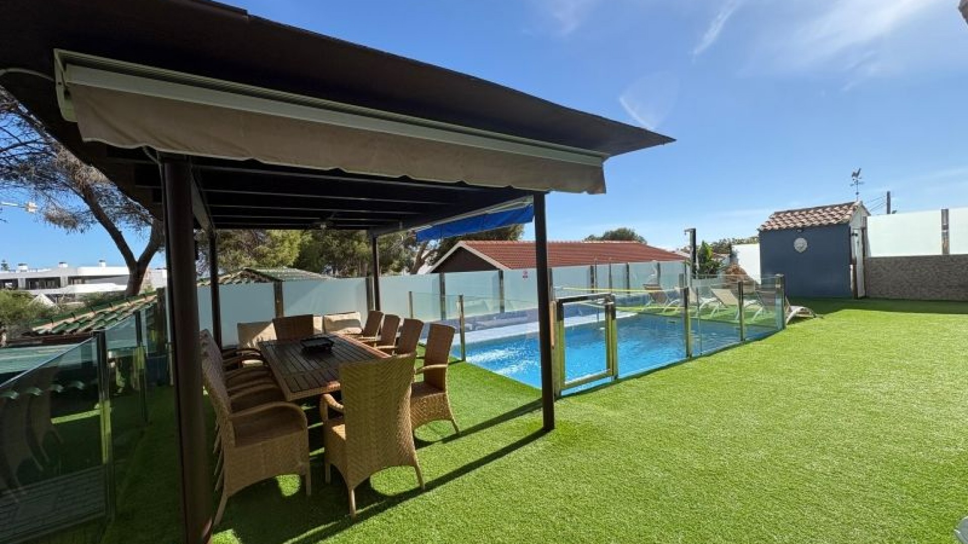 Sale - Detached Villa -
Orihuela Costa