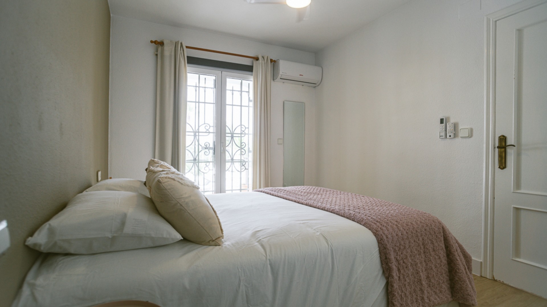 Sale - Detached Villa -
Orihuela Costa