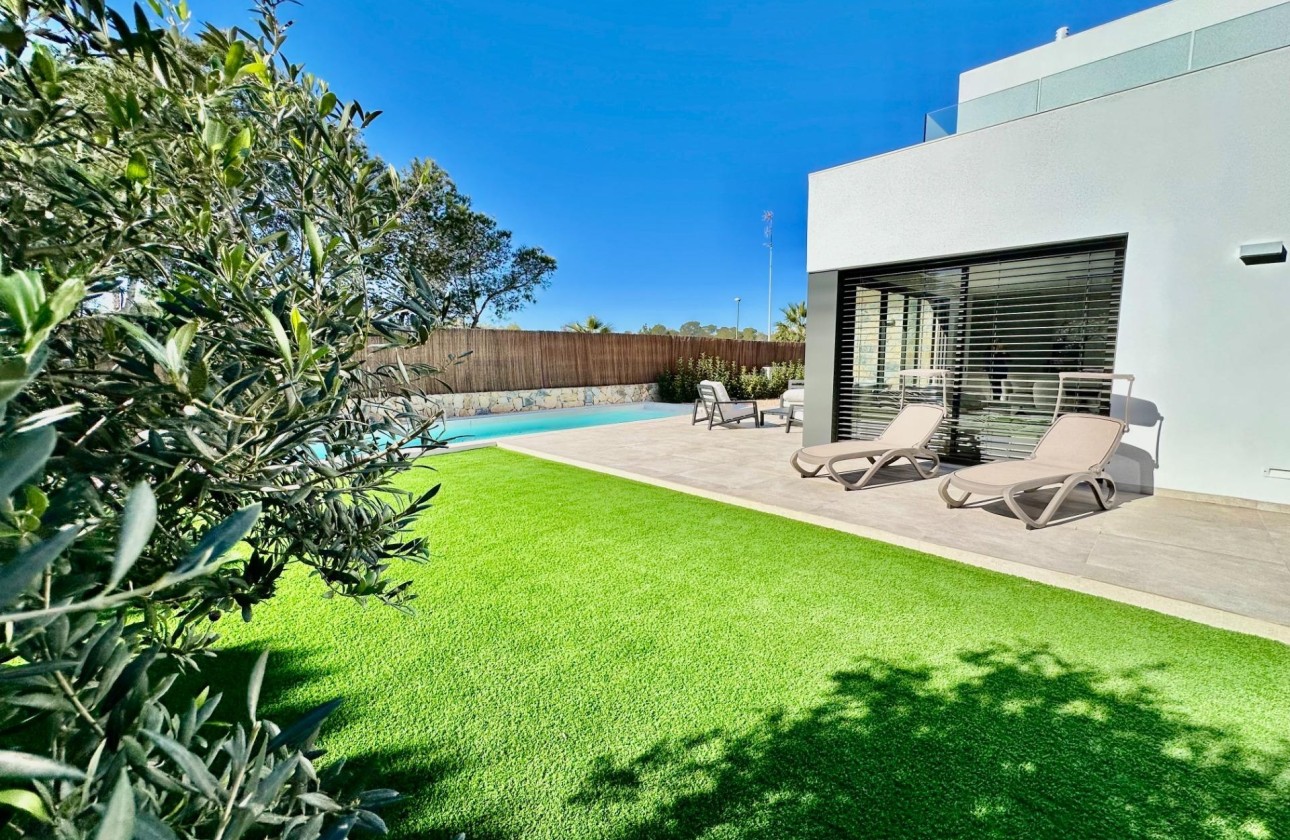 Sale - Detached Villa -
Orihuela - Las Colinas Golf