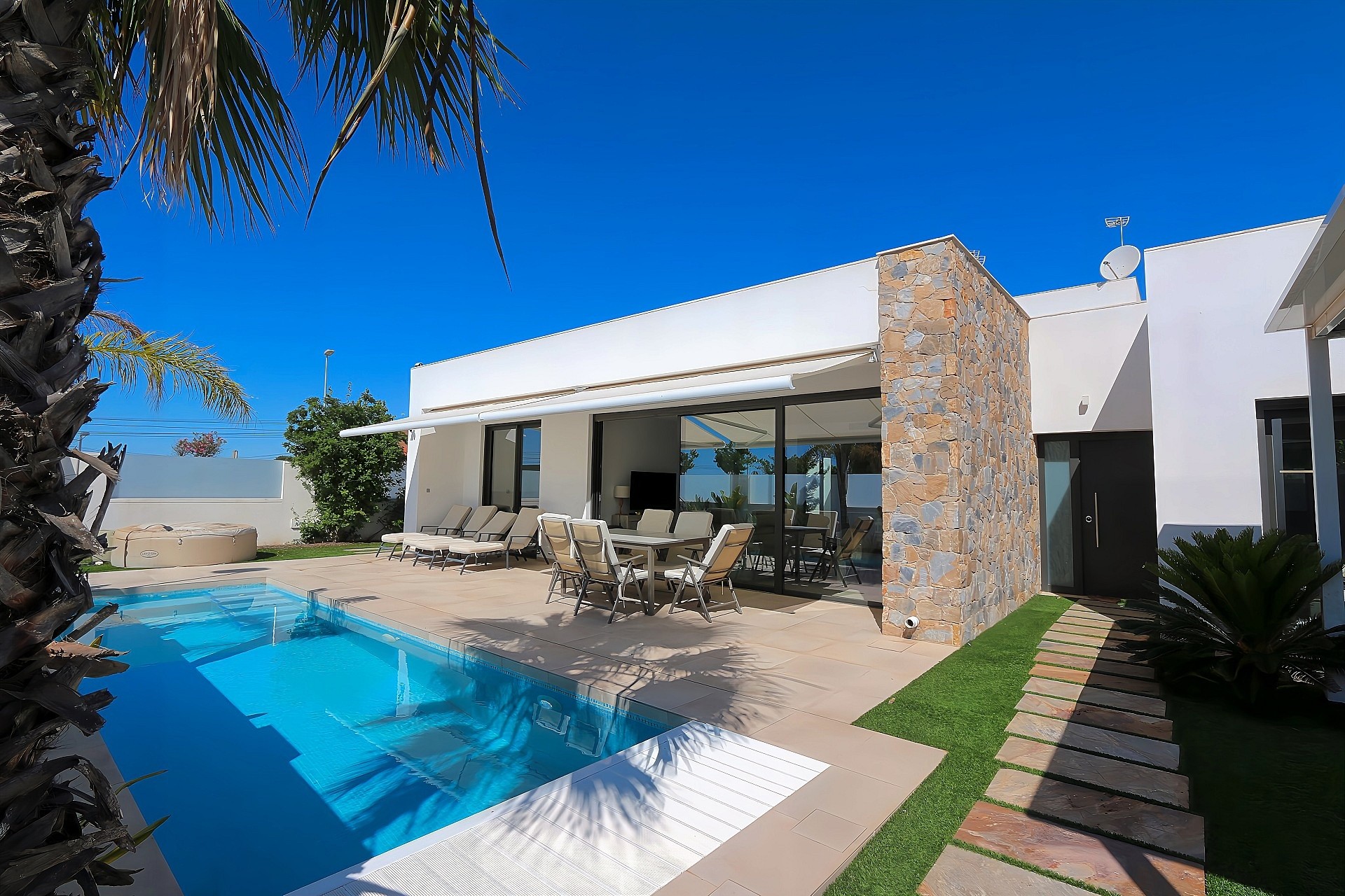 Sale - Detached Villa -
Pilar de la Horadada - Costa Blanca