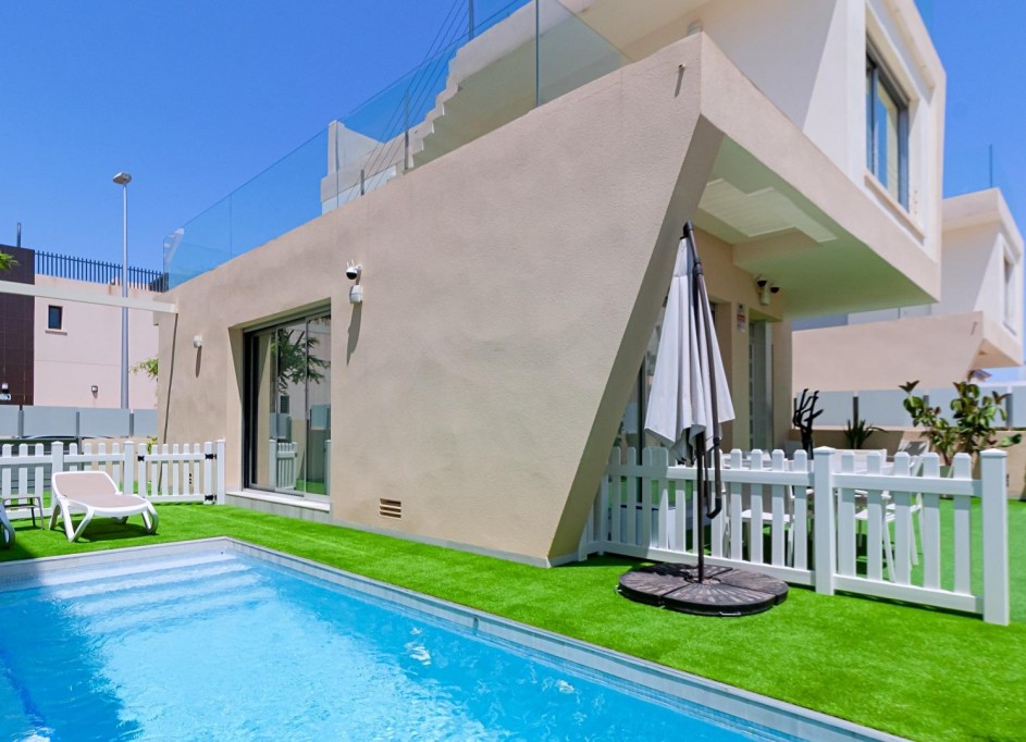 Sale - Detached Villa -
Pilar de la Horadada - Pueblo Latino