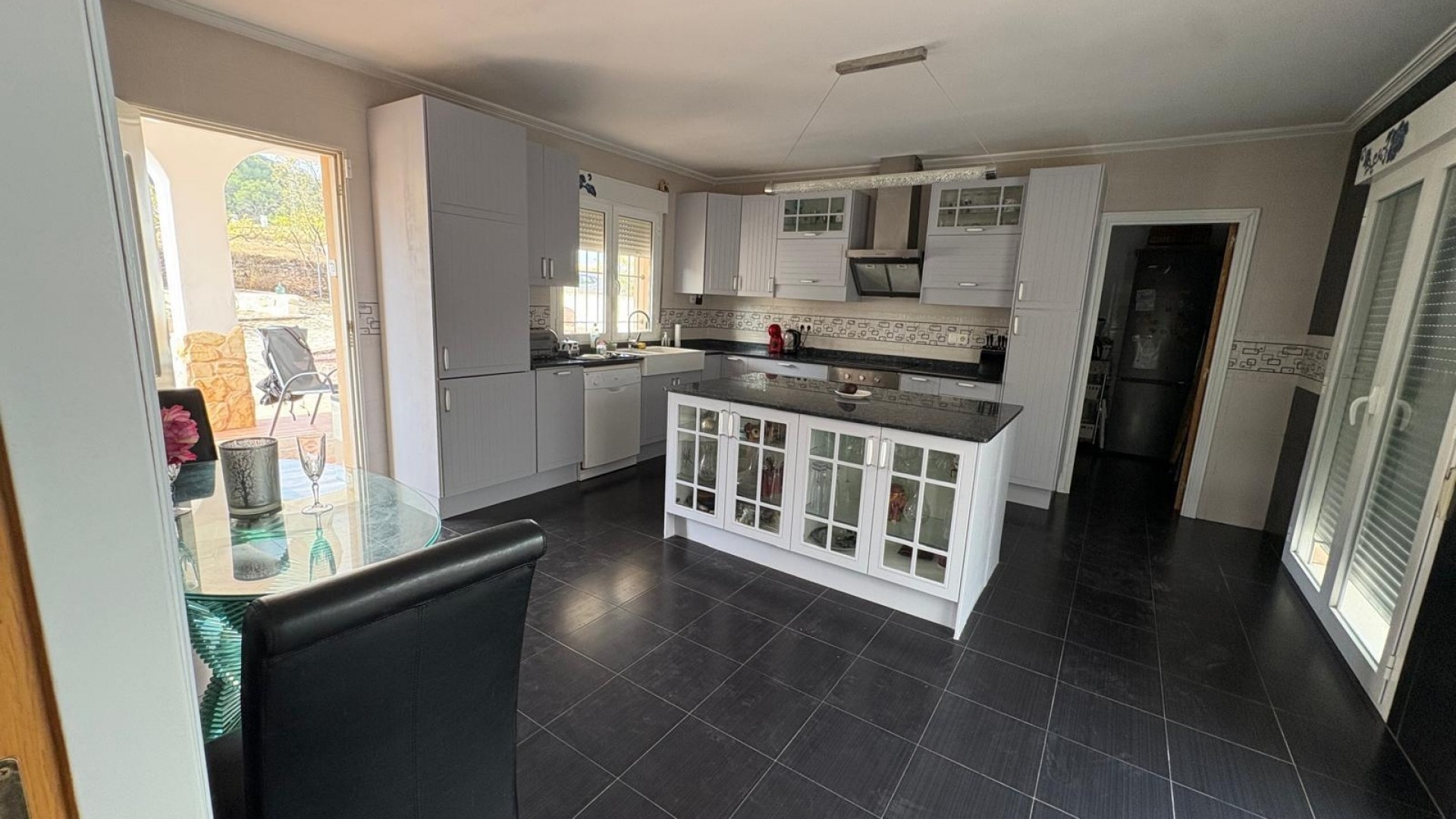 Sale - Detached Villa -
Pinoso - Pinoso Alicante