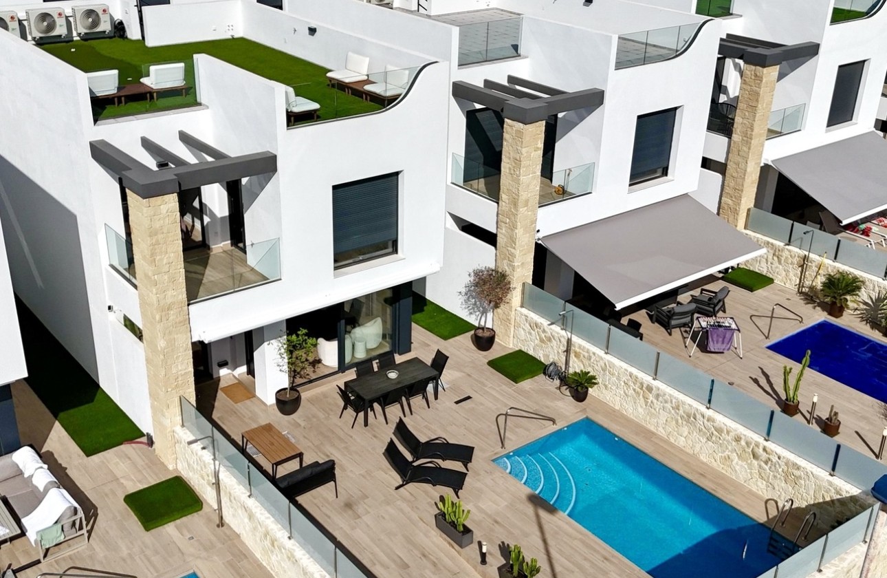 Sale - Detached Villa -
Punta Prima - Costa Blanca